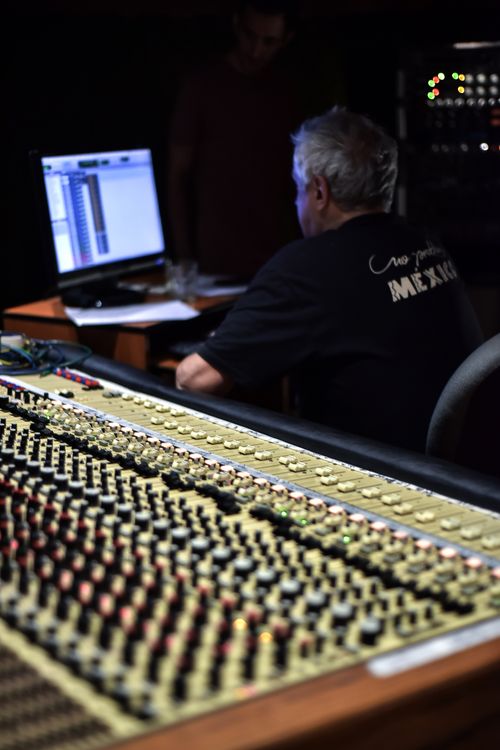 Professional Audio Engineer in Recording Studio · Free Stock Photo