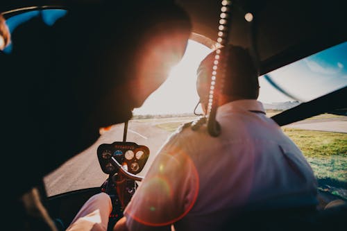 Pilota All'interno Di Un Aeroplano