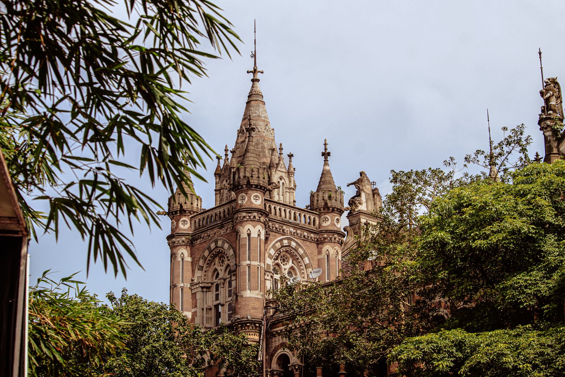 Featured image for the article: Two BMC K/West ward staff held in alleged ₹60,000 bribe case