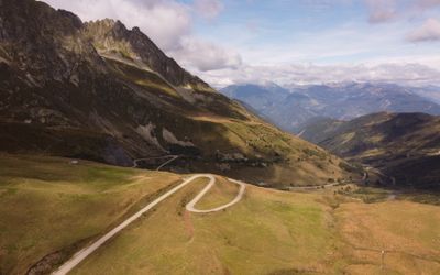 Xe khách lật ở dãy Alps Thụy Sĩ: 5 người chết, hàng chục người bị thương