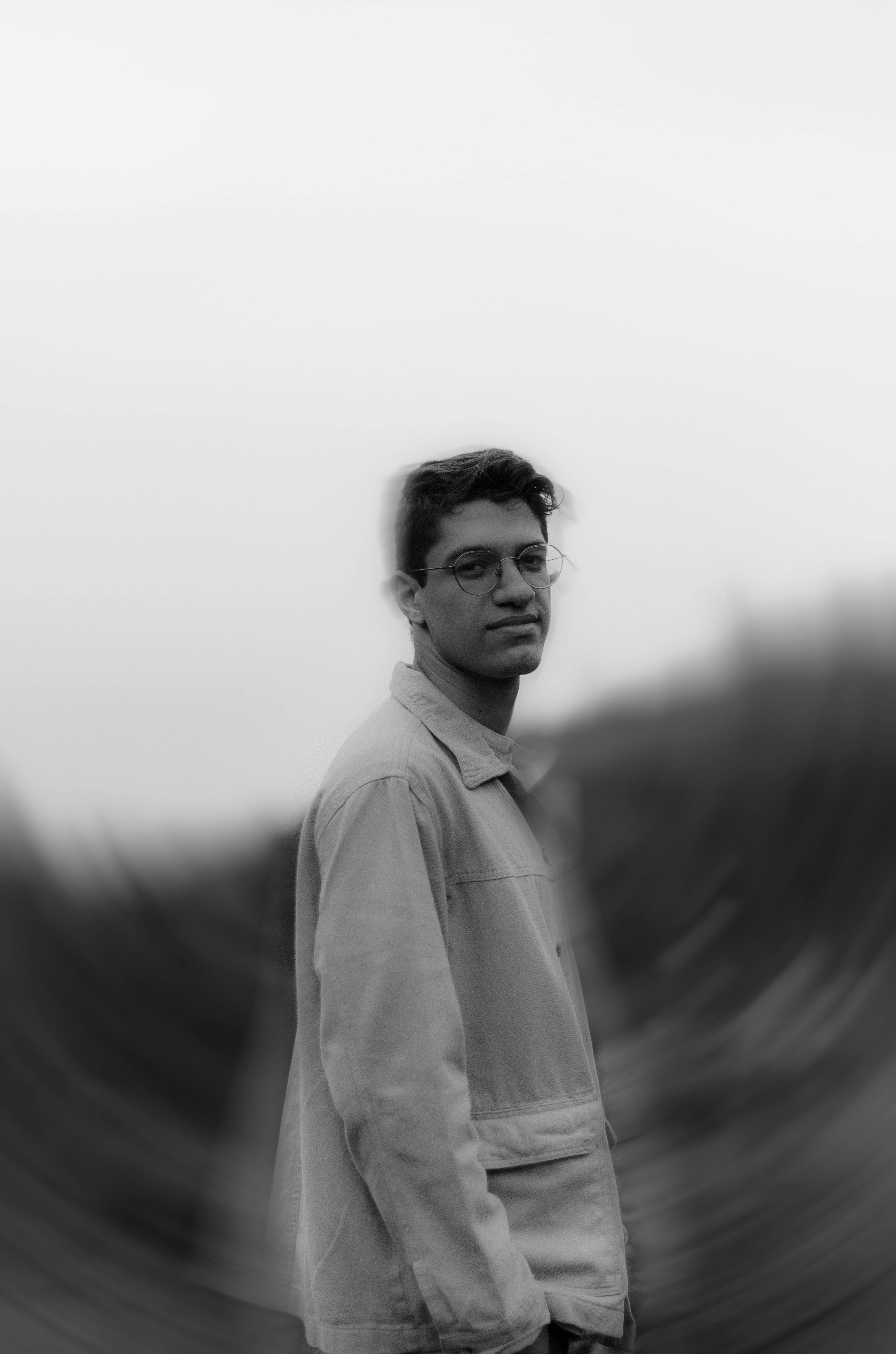 Gratuit Portretul Alb Negru Moody Al Tânărului Fotografie de stoc