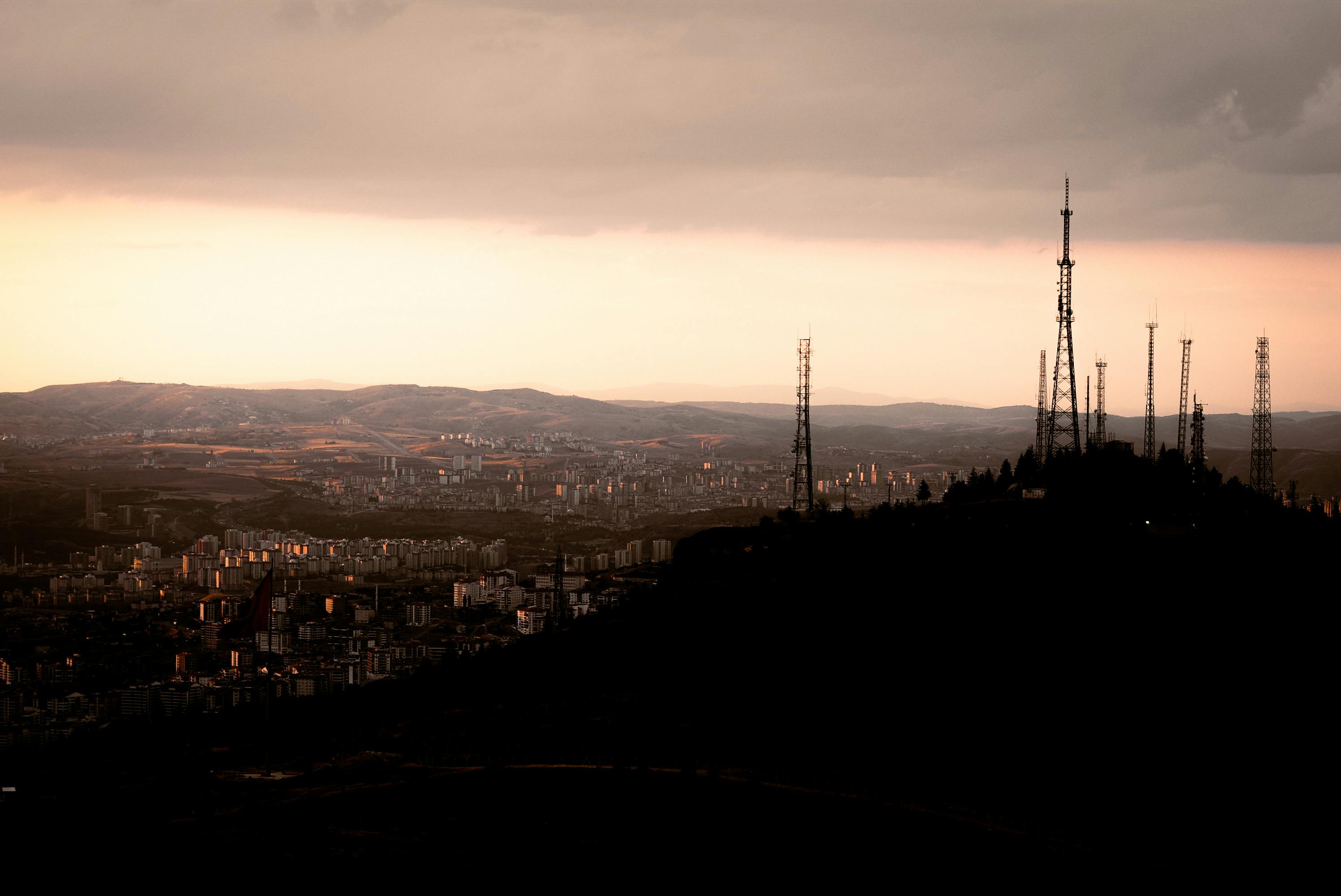 Vista de Ankara con su parque tecnológico al atardecer