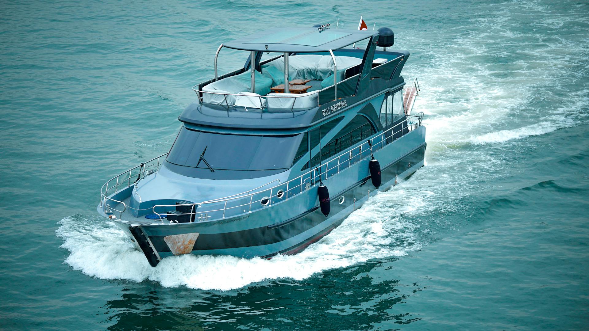 Luxury Yacht Cruising in Istanbul Waters