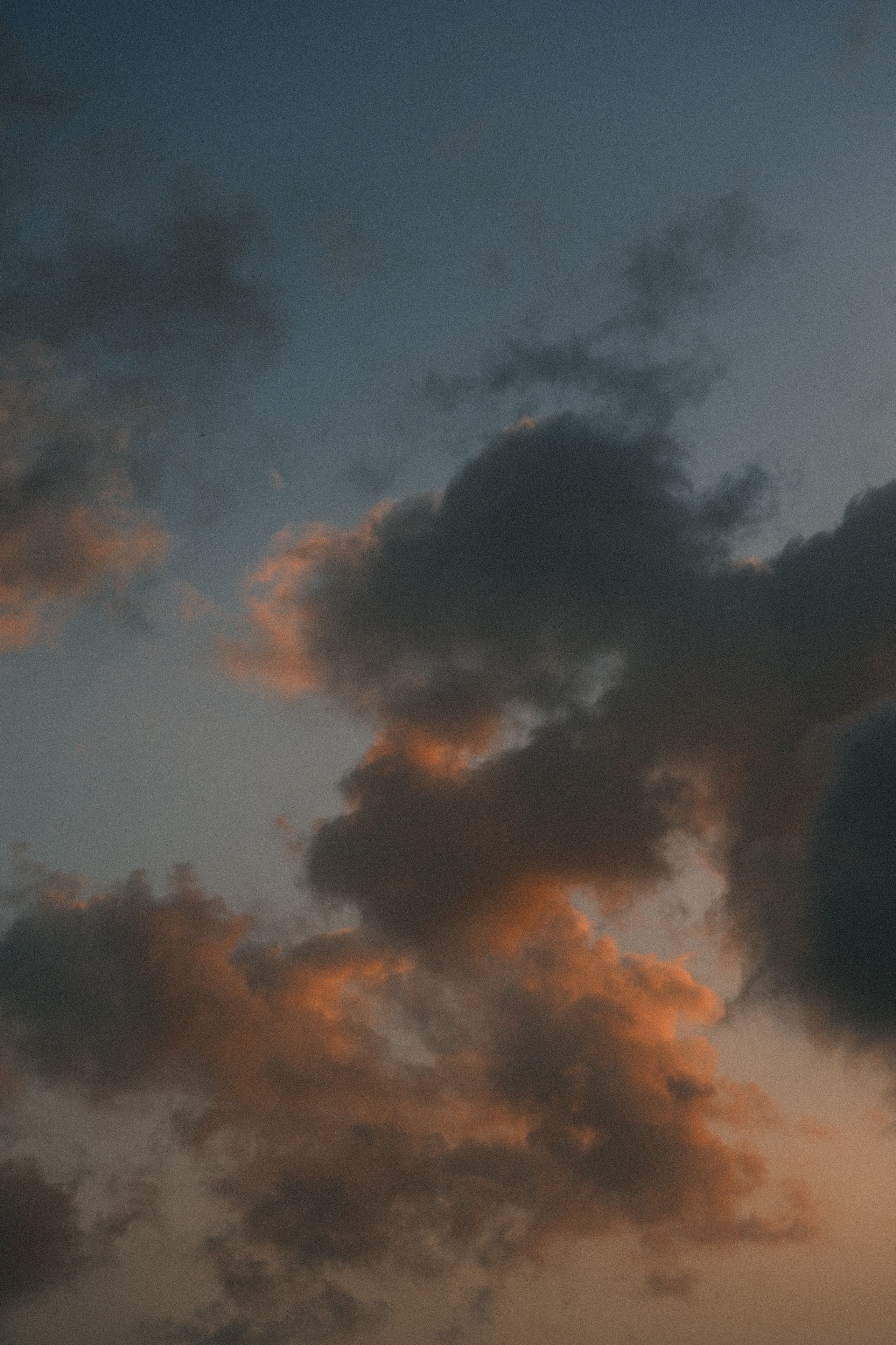 Dramatic Sunset Sky with Dark Clouds · Free Stock Photo