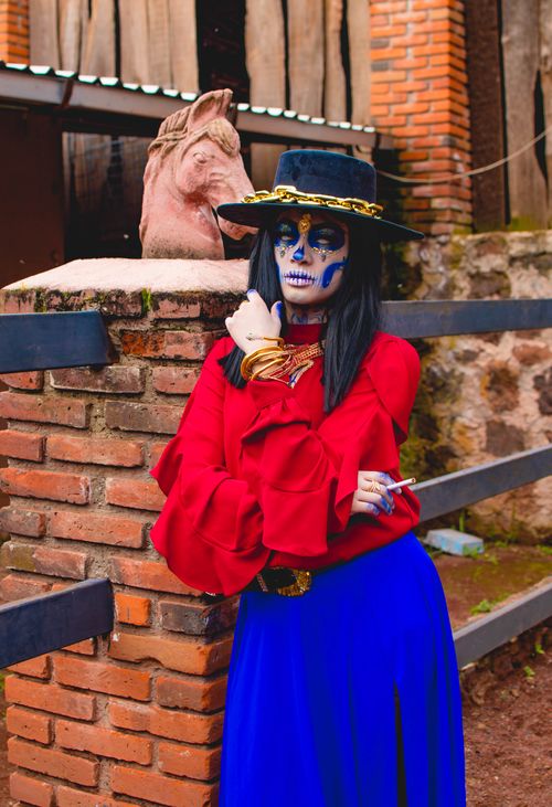 Free A woman dressed as Catrina poses outdoors in Mexico City, showcasing vibrant traditional attire. Stock Photo