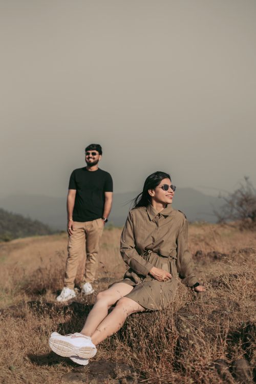 Free A young couple enjoying a sunny day outdoors in Surat, India, showcasing a relaxed atmosphere. Stock Photo