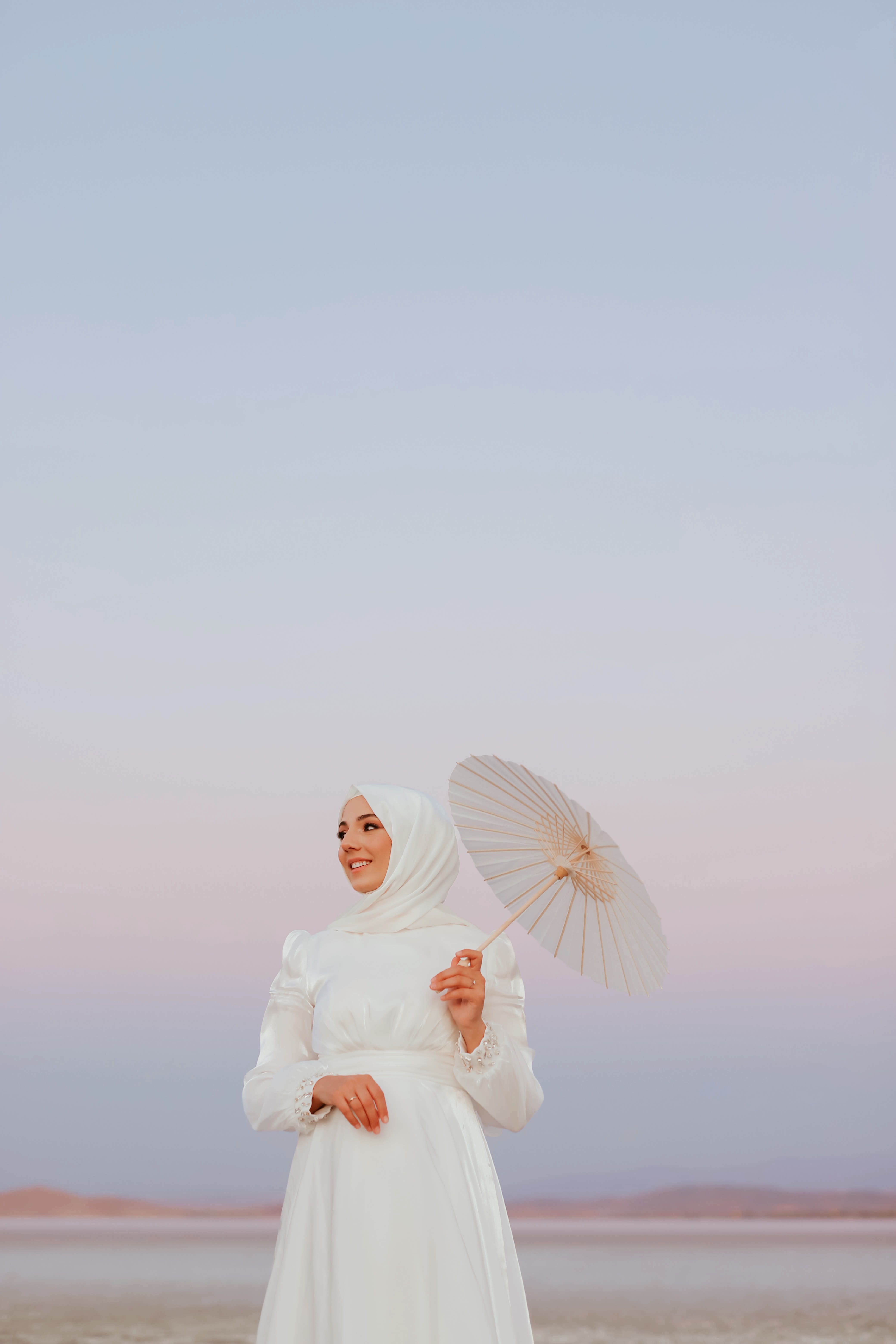 125. Kombinasi Fashion Tradisional dan Modern dalam Satu Outfit