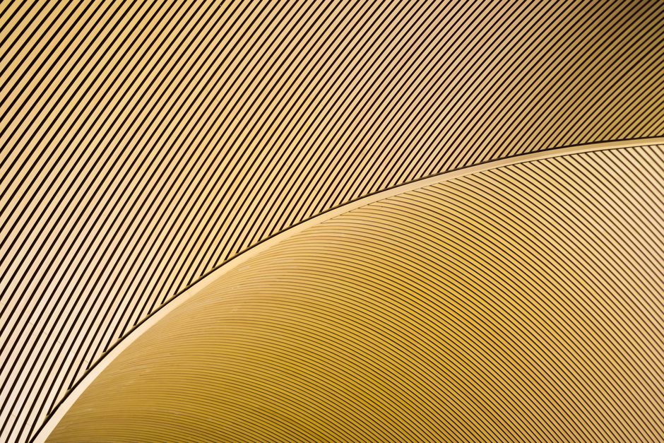 Elegant abstract pattern of curved gold lines creating a modern and sleek design.