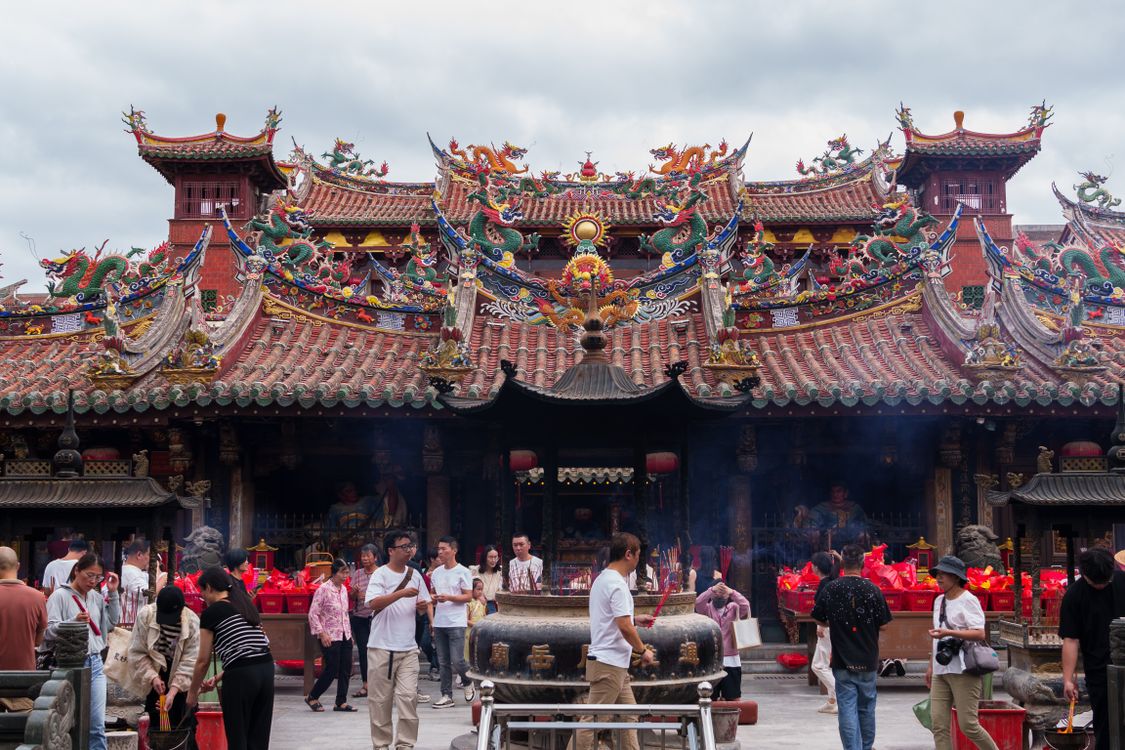 Client Rates Temple Vibrant Temple Scene with Visitors and Offerings · Free Stock Photo