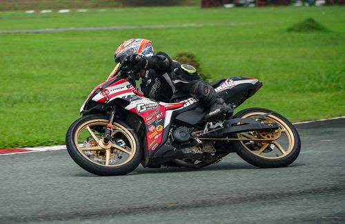 Free Motorcyclist leaning into a curve on a racetrack in Tarlac City, Philippines. Stock Photo