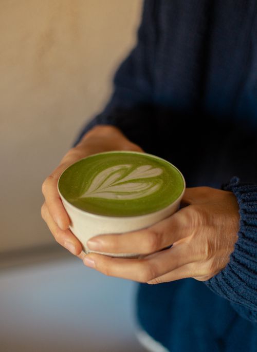Free Heart-shaped matcha latte art in a cozy setting, perfect for autumn vibes. Stock Photo