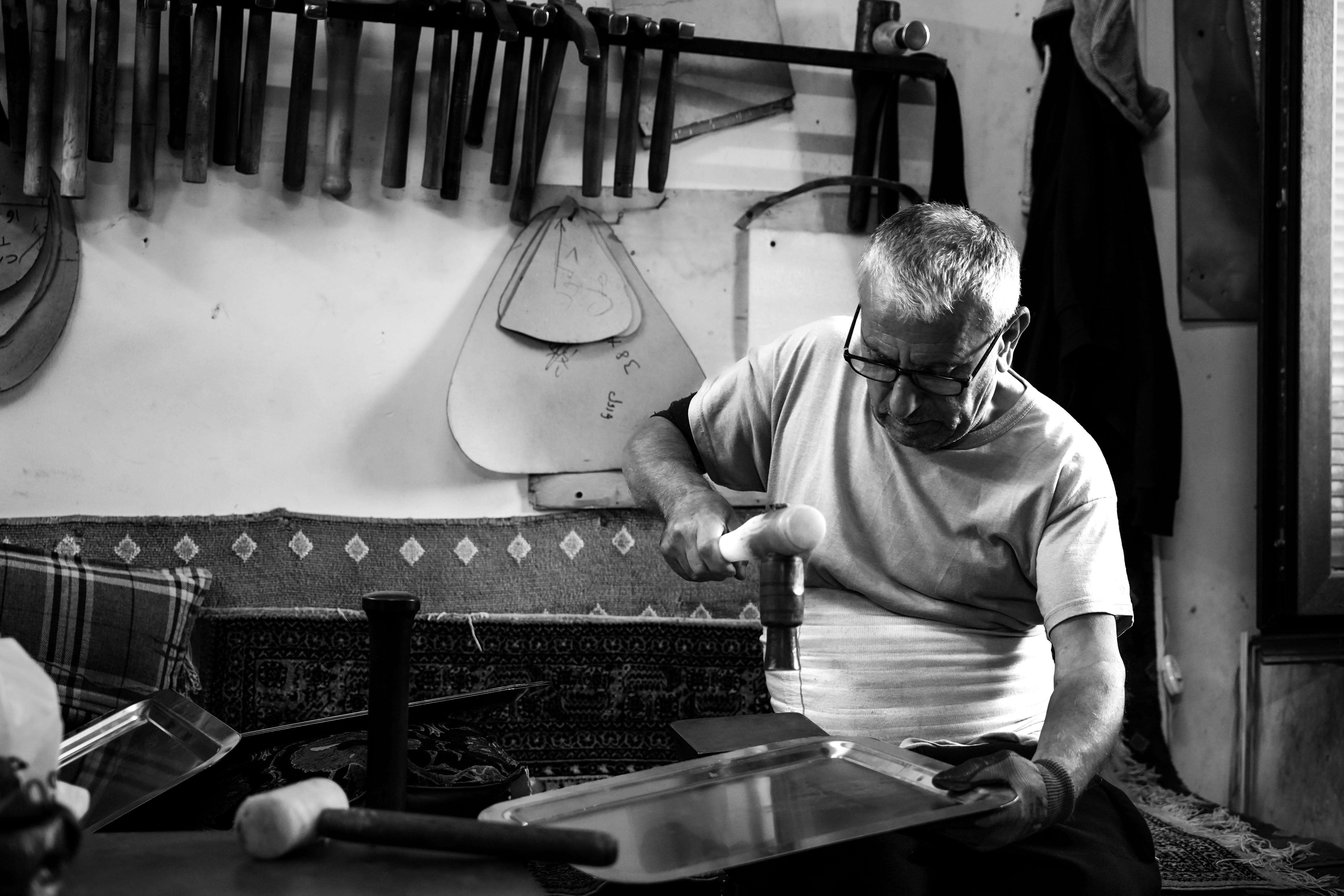Analog crafts: From blacksmithing to needlepoint, young people are embracing ‘grandma hobbies’ — Photo by Mesut  Yalçın on Pe