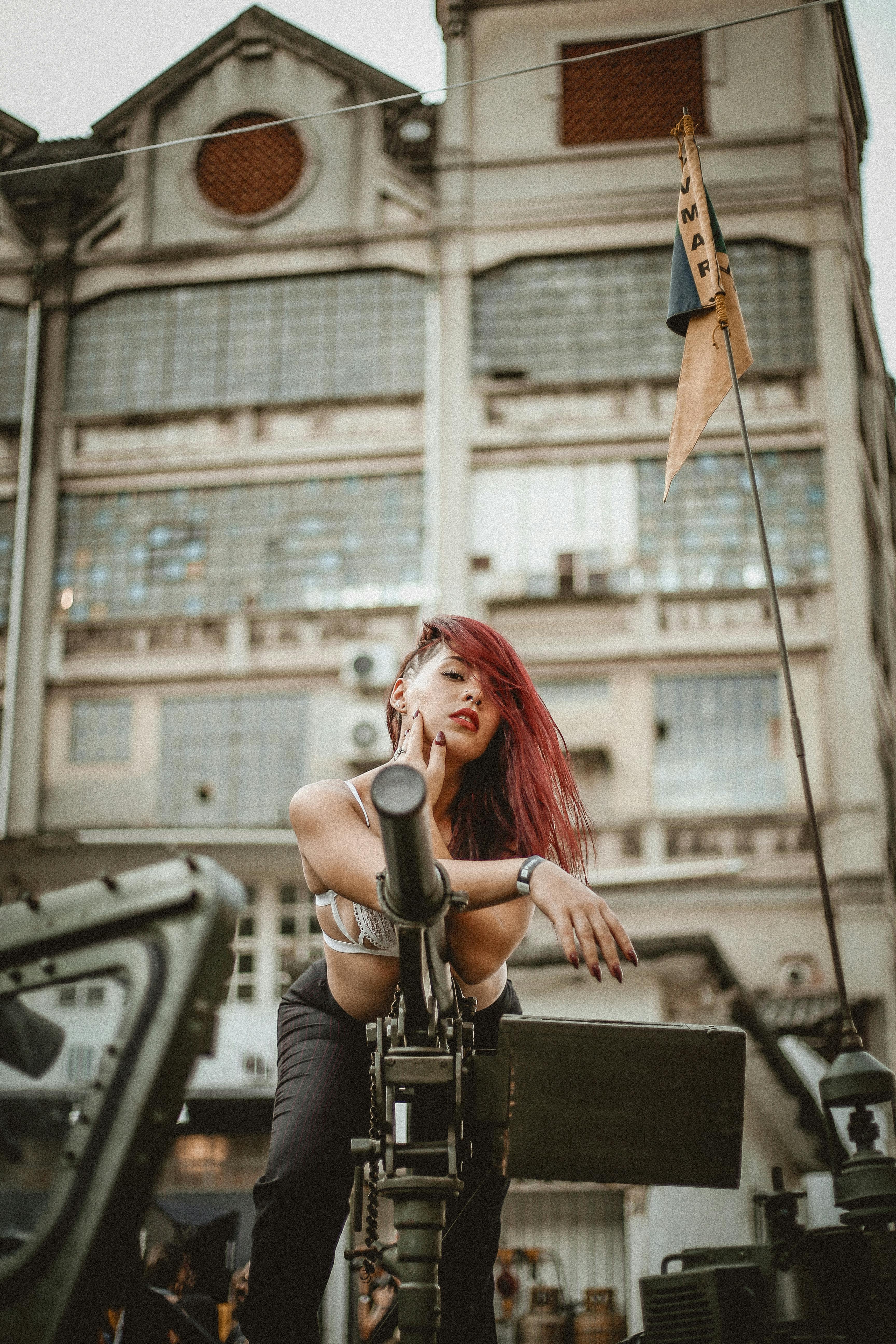 Gratis Crop Top Putih Dan Coklat Wanita Foto Stok