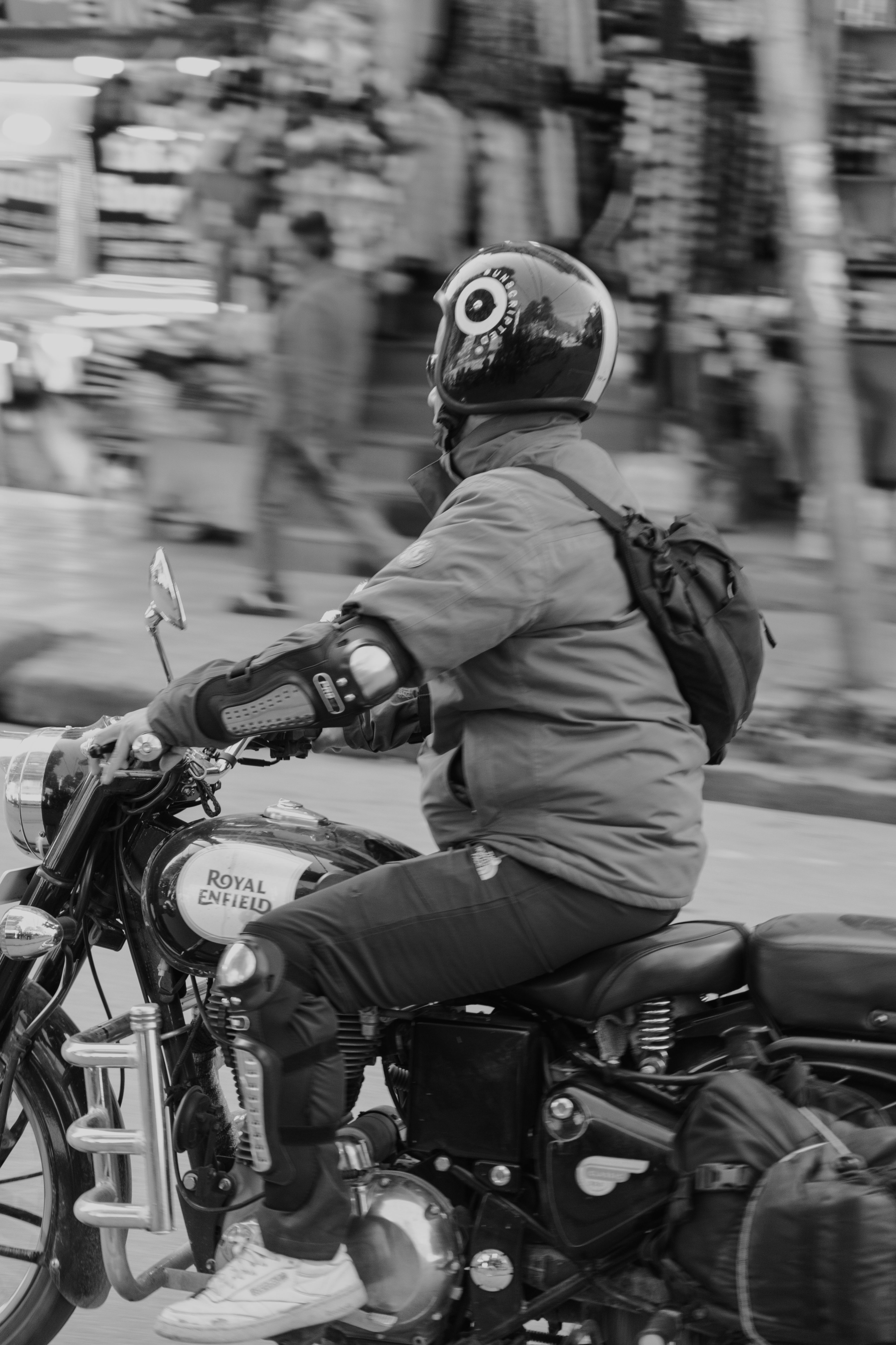 Photo Argentique Vintage – Garçon à Moto Avec Lunettes Noires – Tirage Original France (1940-1990)