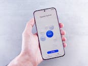 Smartphone Language Selection in Hand