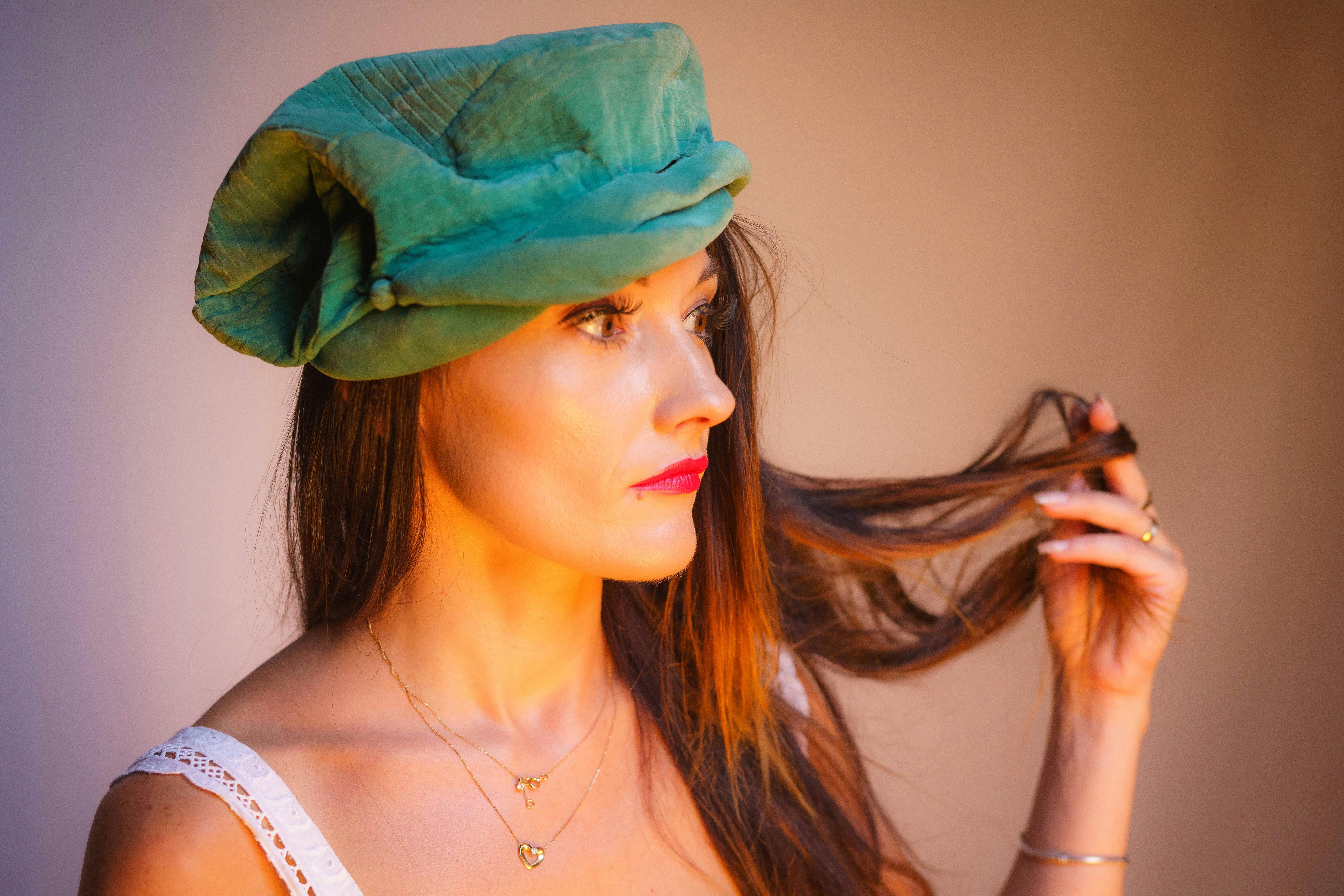 Robe longue cérémonie vert sauge : l'élégance couvrante