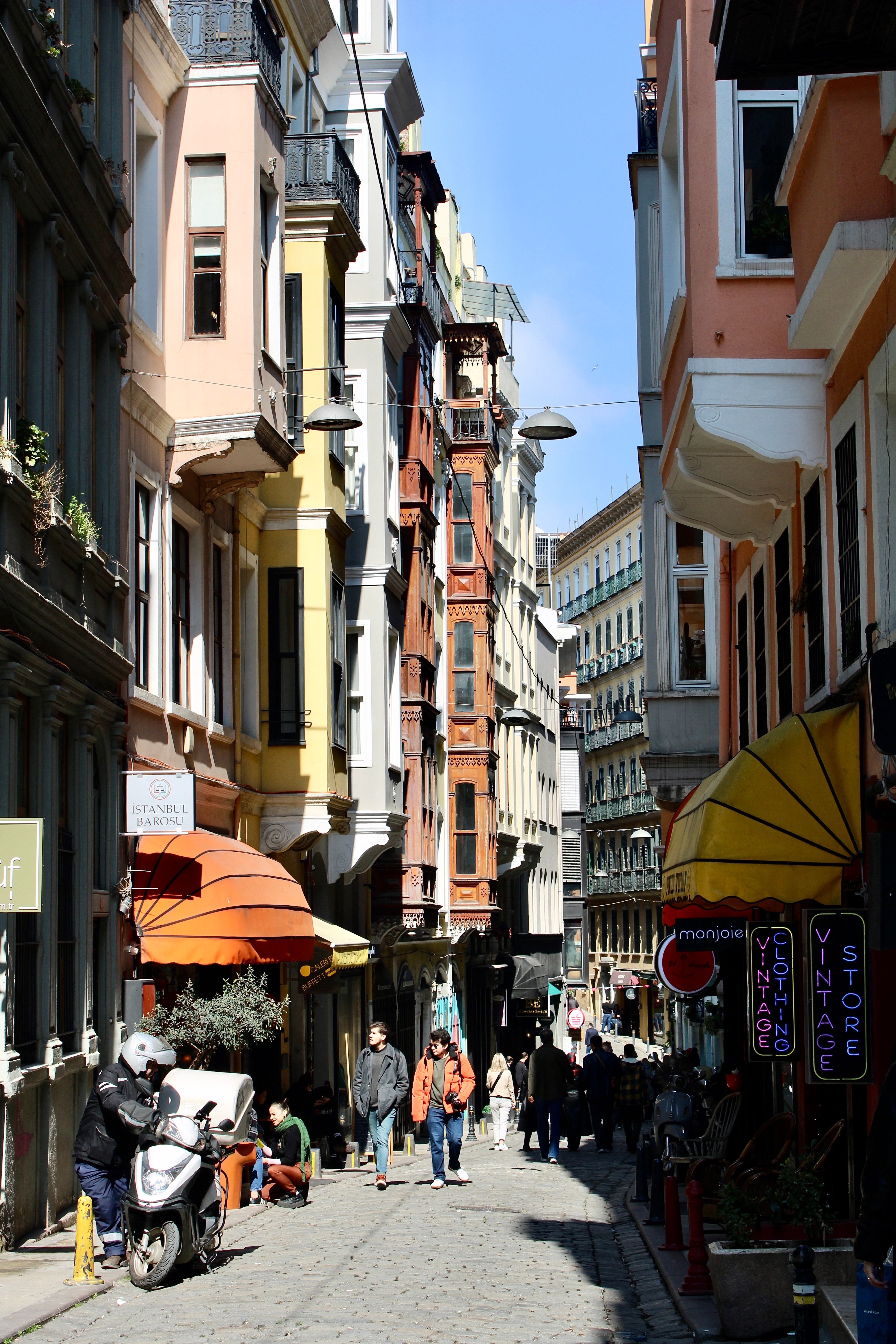 Vibrant Street Scene in Istanbul's Historic Beyoğlu · Free Stock Photo
