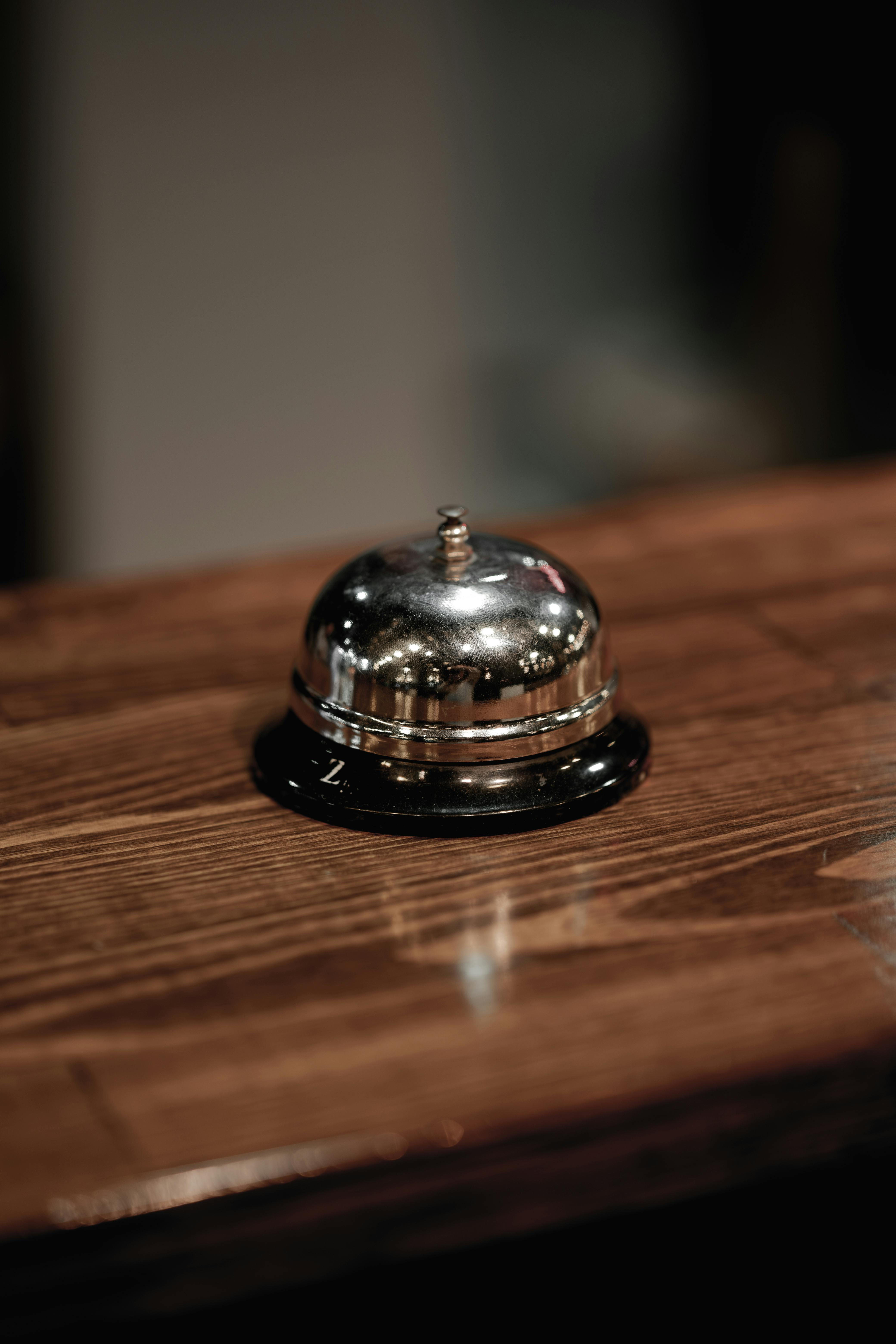 Gratuit Classic Hotel Bell Pe Suprafață De Lemn Fotografie de stoc