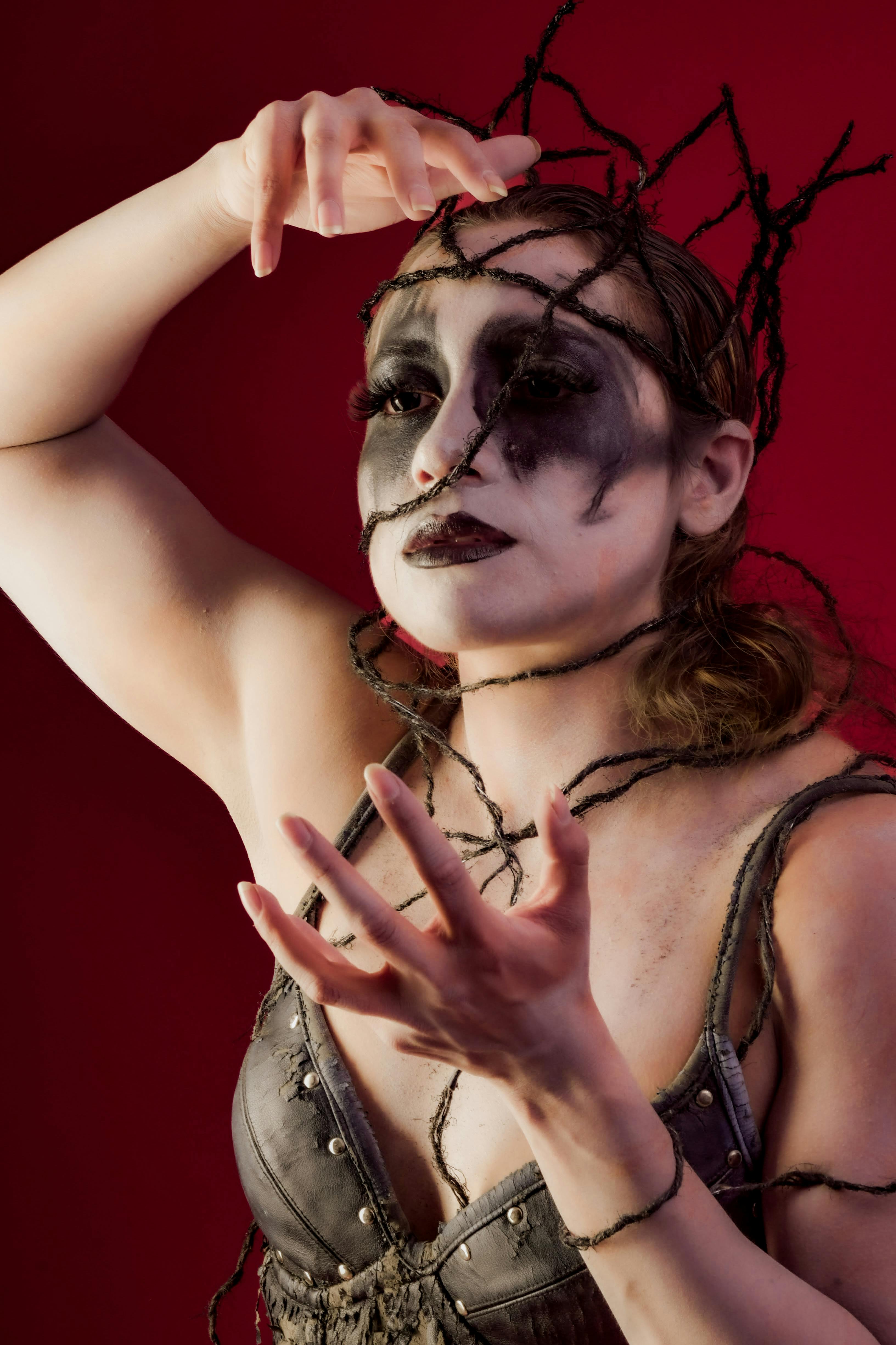 Gratis Retrato Dramático Con Maquillaje Y Vestuario Artísticos Foto de stock