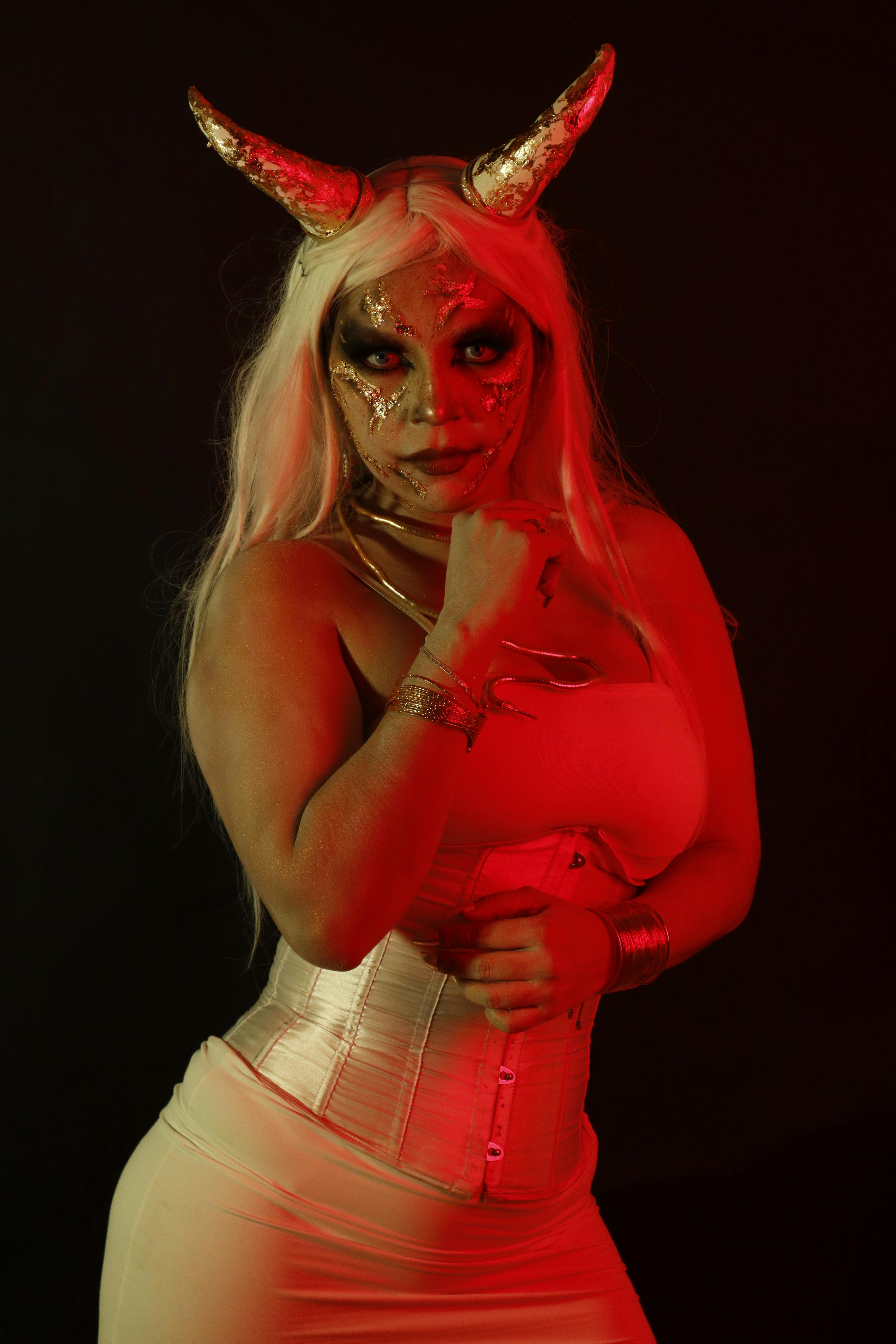 Gratuit Portrait De Dark Fantasy Avec Un Costume De Démon Orné Photos