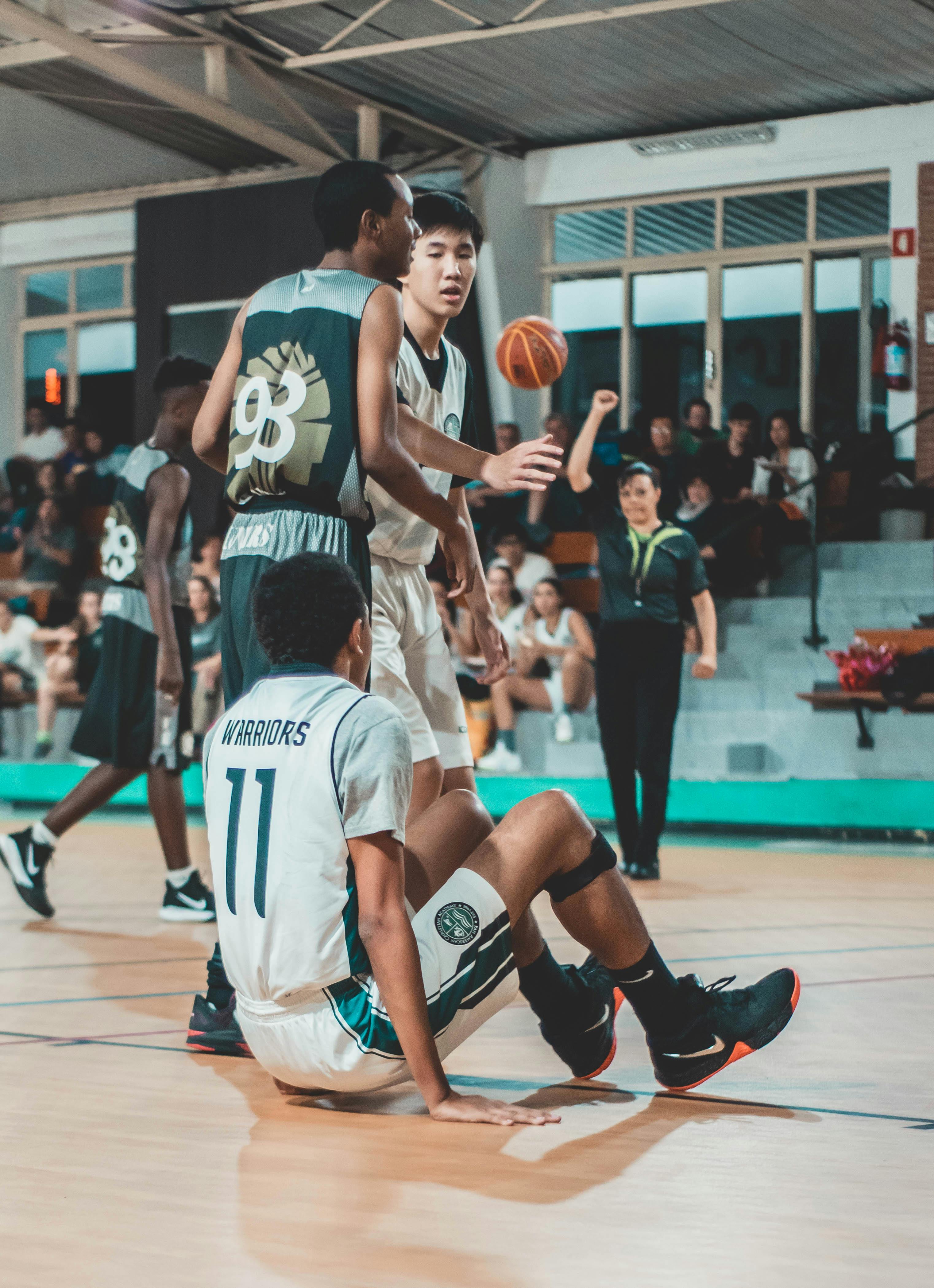 men playing basketball