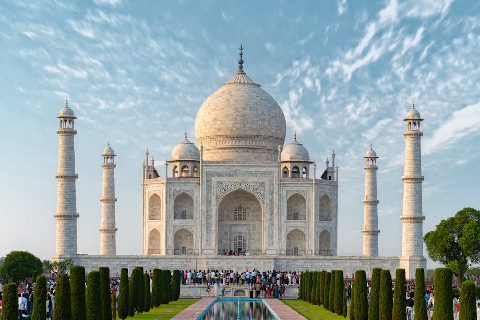 Bus Tickets & Public Transport Options Near Taj Mahal India - Featured Image