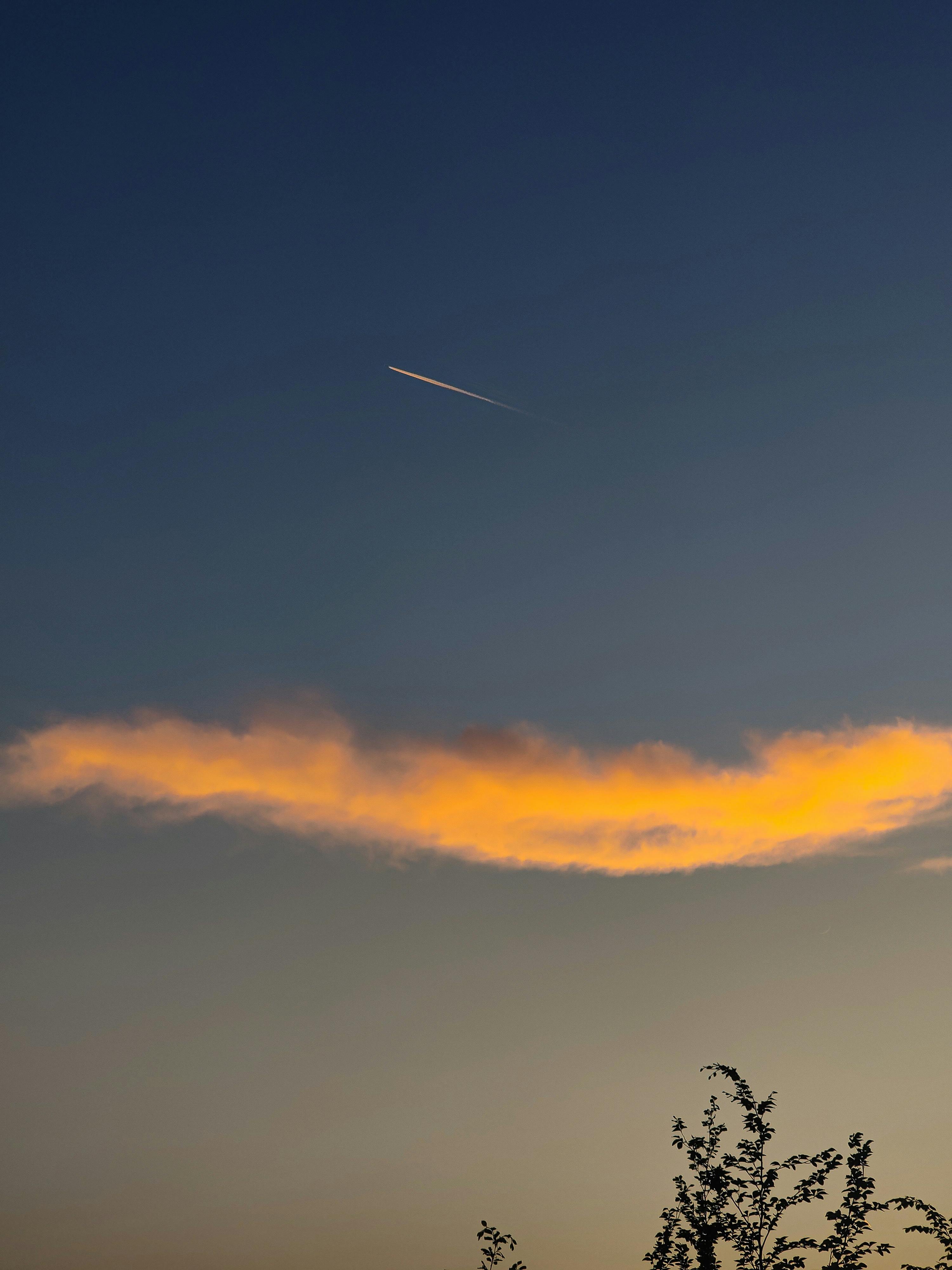 Spectacular Sunset Sky with Airplane Trail · Free Stock Photo