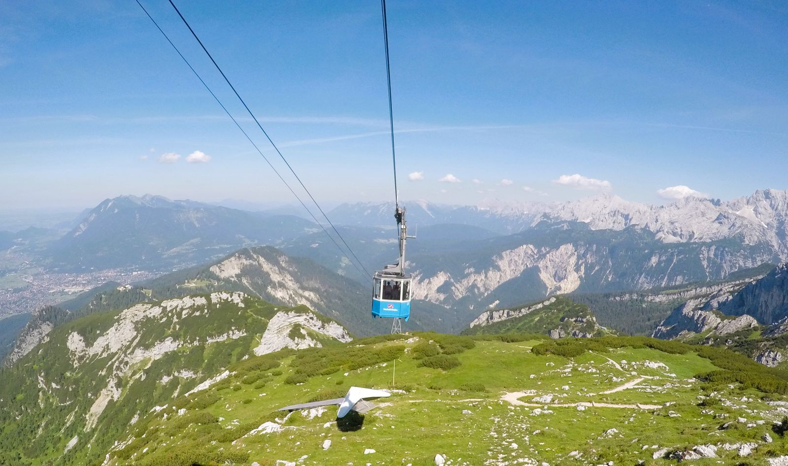 De Zugspitze is met de trein en de kabelbaan te doen