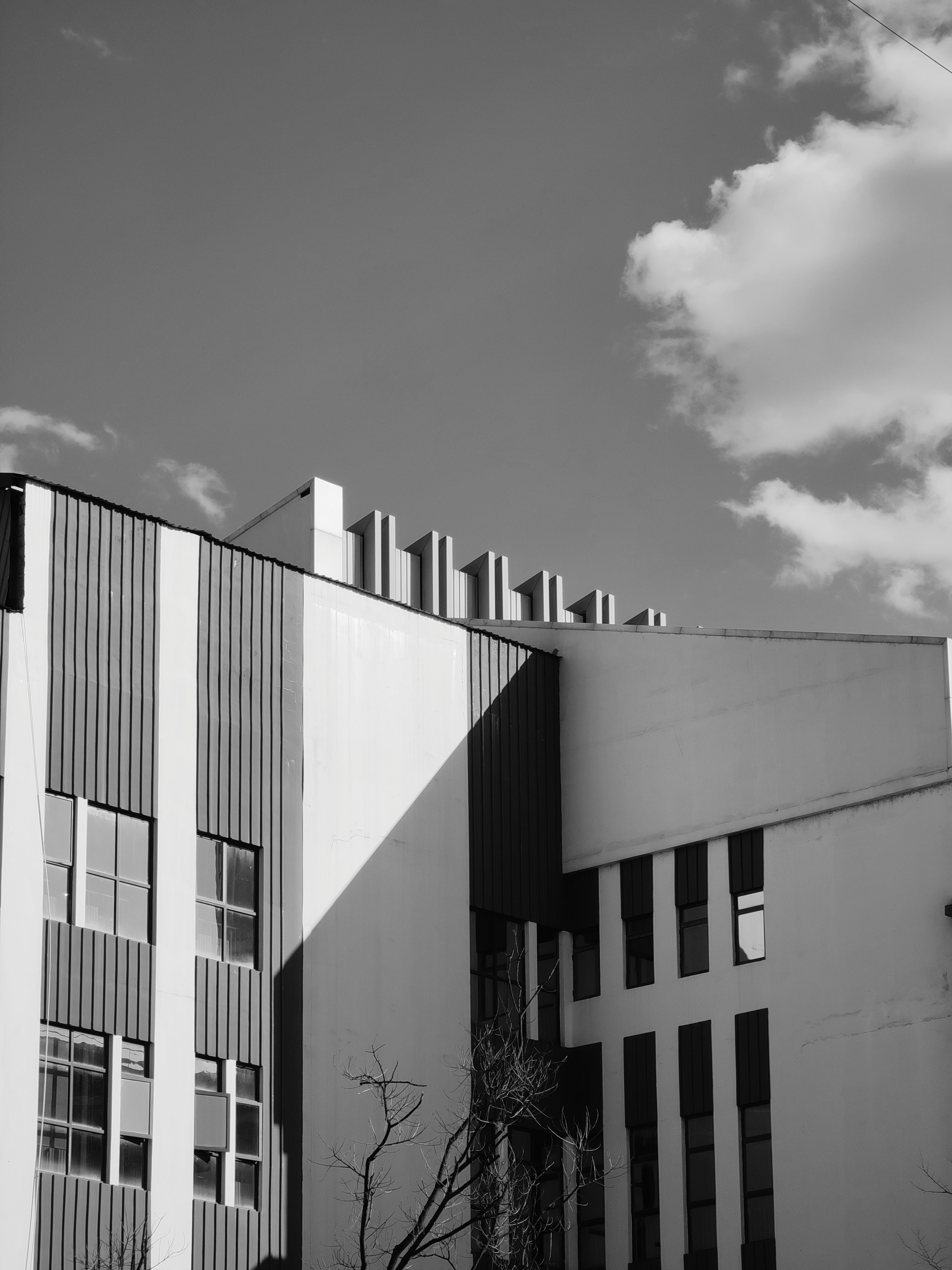 Modern Minimalist Building with Sharp Shadows · Free Stock Photo