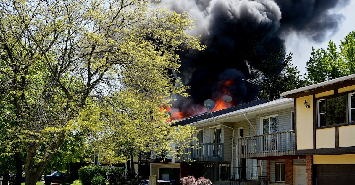 財經:宏福苑大火波及壽險逾萬張保單,保險理賠成焦點