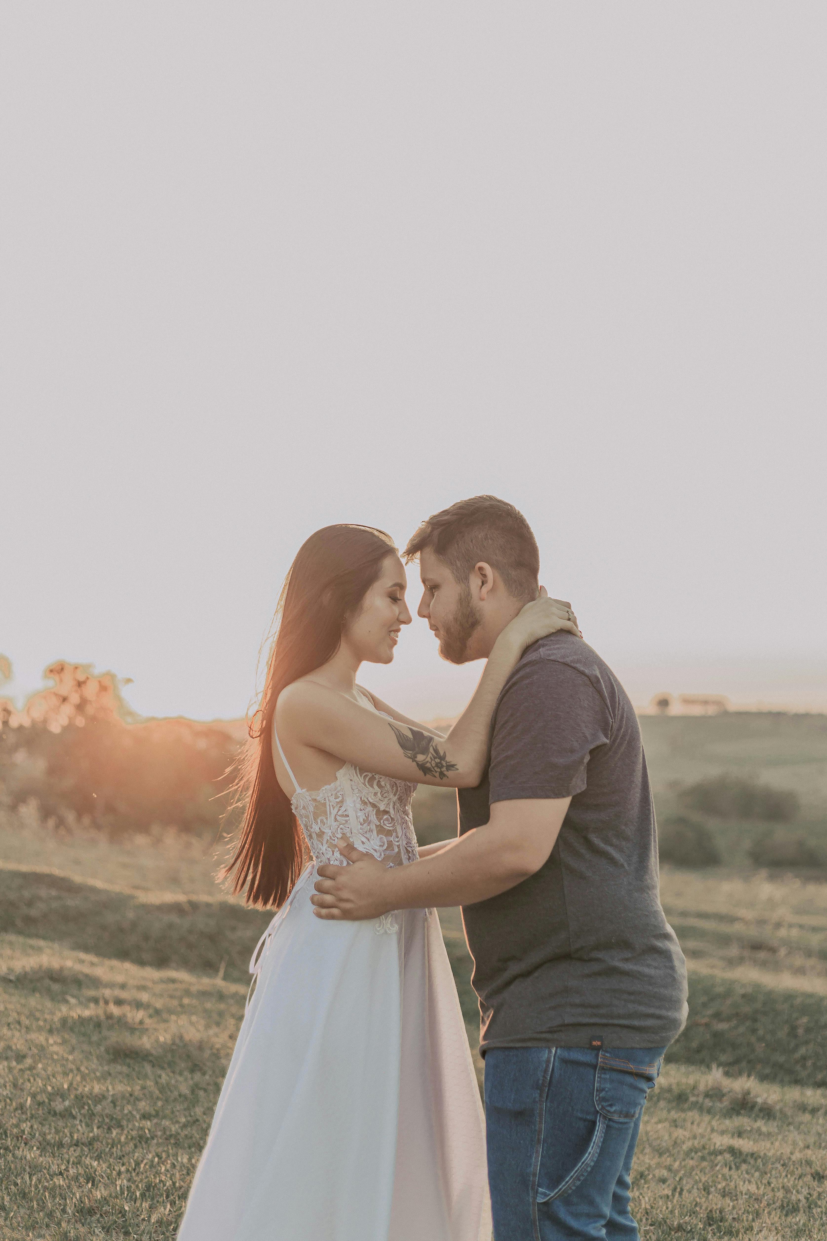 Couple walking past colorful city buildings linking street and wedding visuals