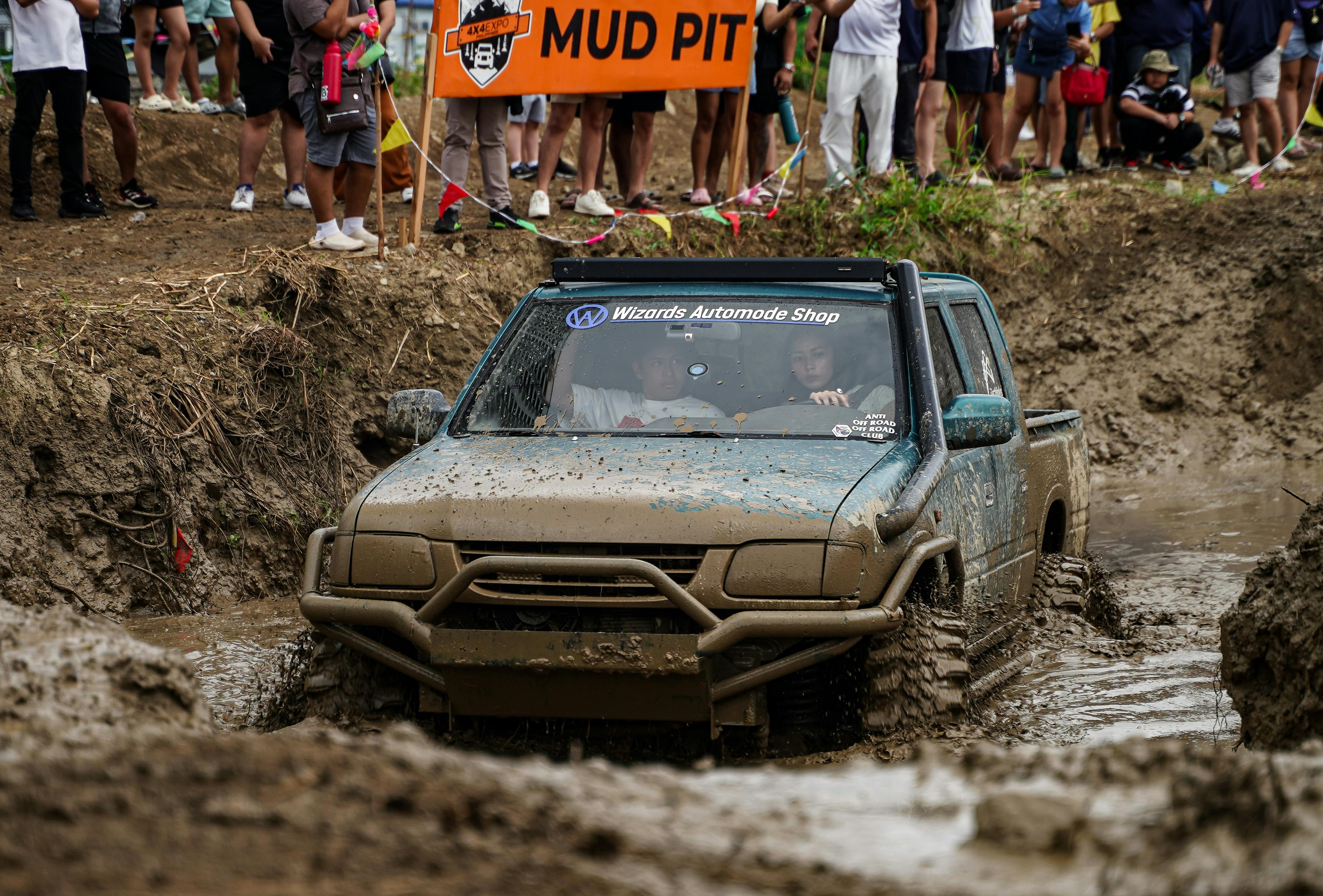 Bezpłatne Off Road Adventure Przez Błotniste Dno W Pasig Zdjęcie z galerii