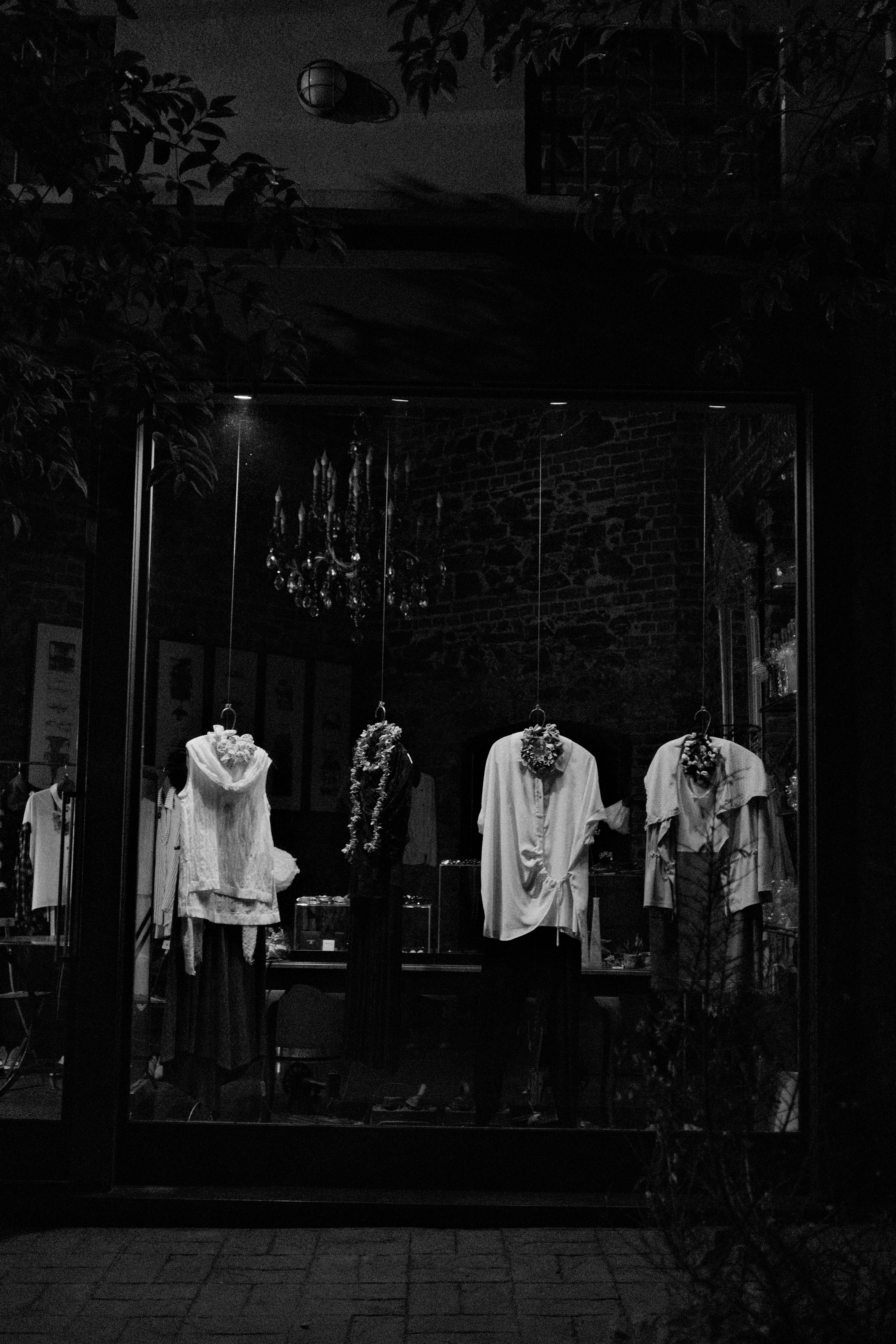 Gratis Vetrina Di Boutique Chic Di Notte Foto a disposizione
