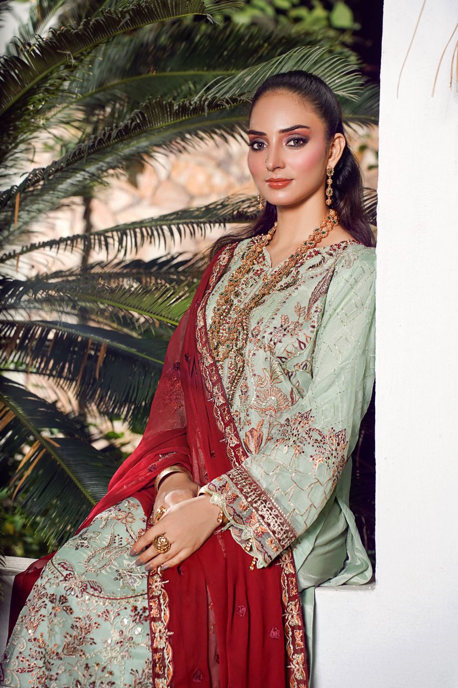 Mehr Gold alternate product view at Fashion Freedom