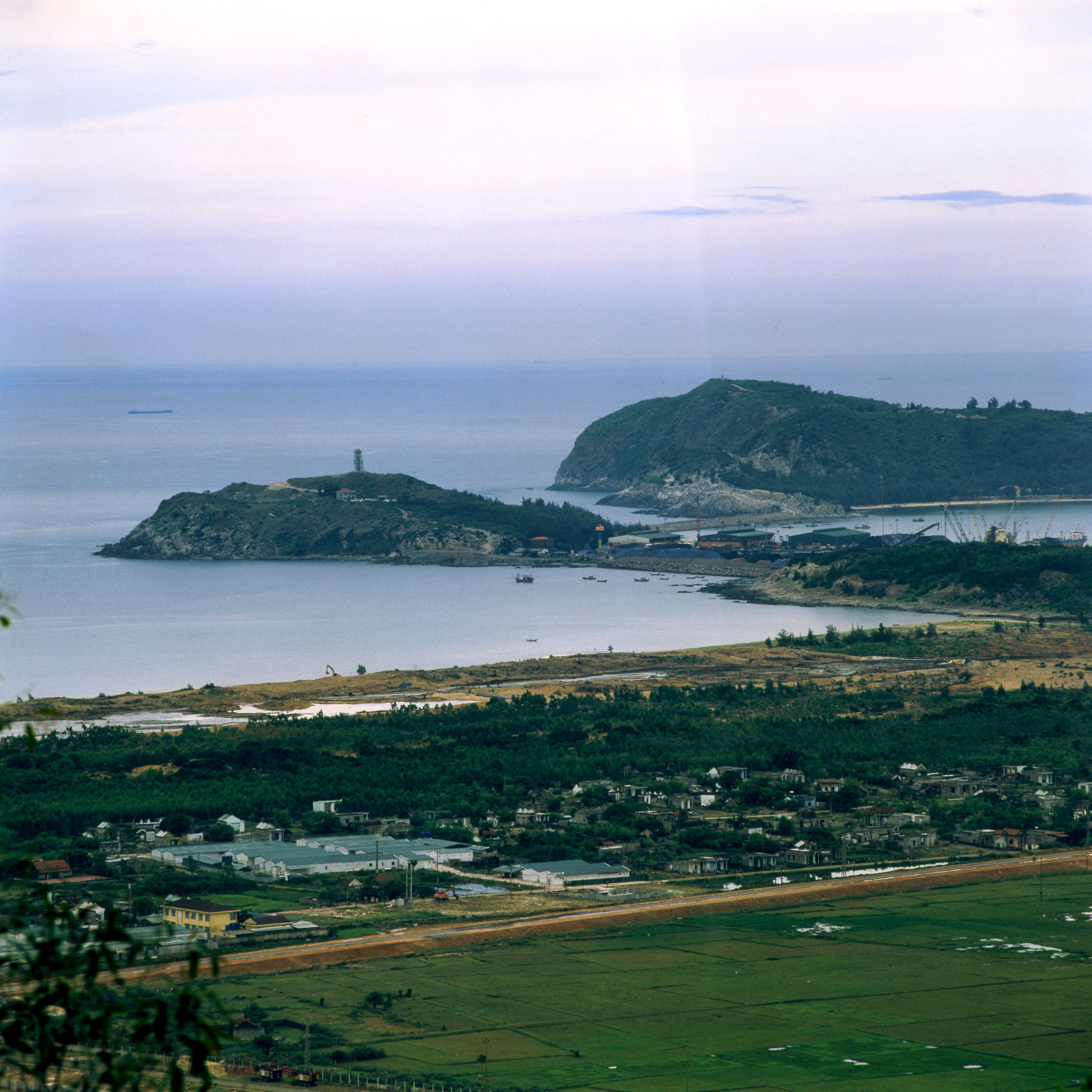 Scenic Coastal Landscape with Rocky Peninsula · Free Stock Photo