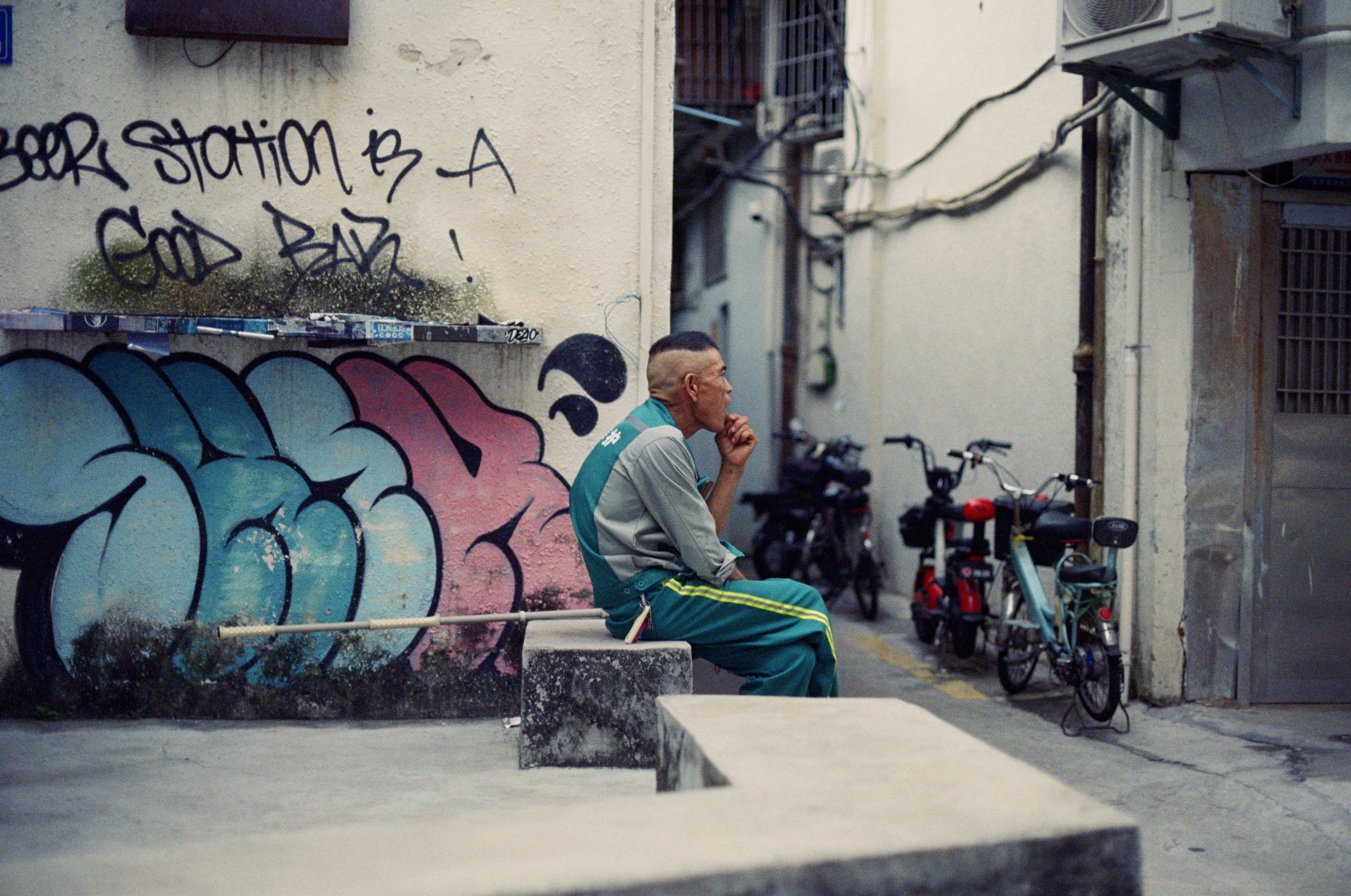 Inovação Social: Artista Cria Dispositivo que Conecta Esforço Físico à Crise Habitacional