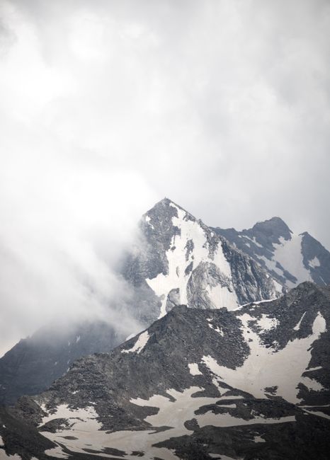 Stunning view of snowy mountain peaks in Obergurgl, Tirol under cloudy skies.