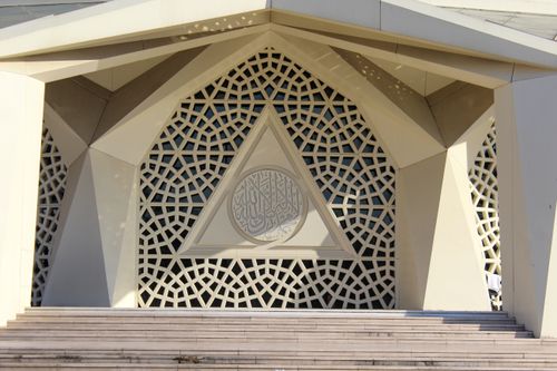 Free Elegant architectural design with Islamic geometric patterns at mosque entrance. Stock Photo