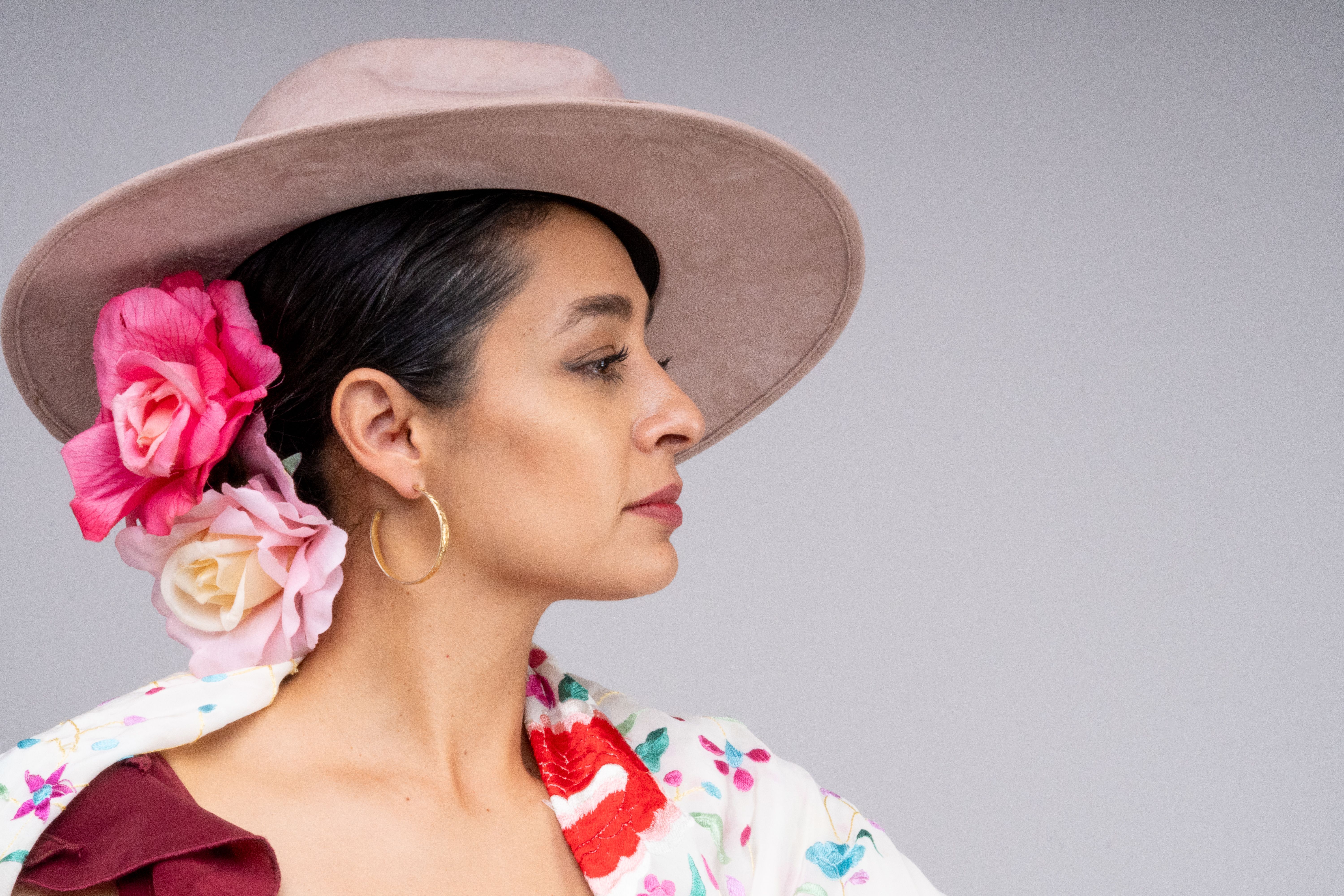Hispanic media company launches membership based healthcare program to expand access to affordable care — Photo by Israyosoy 