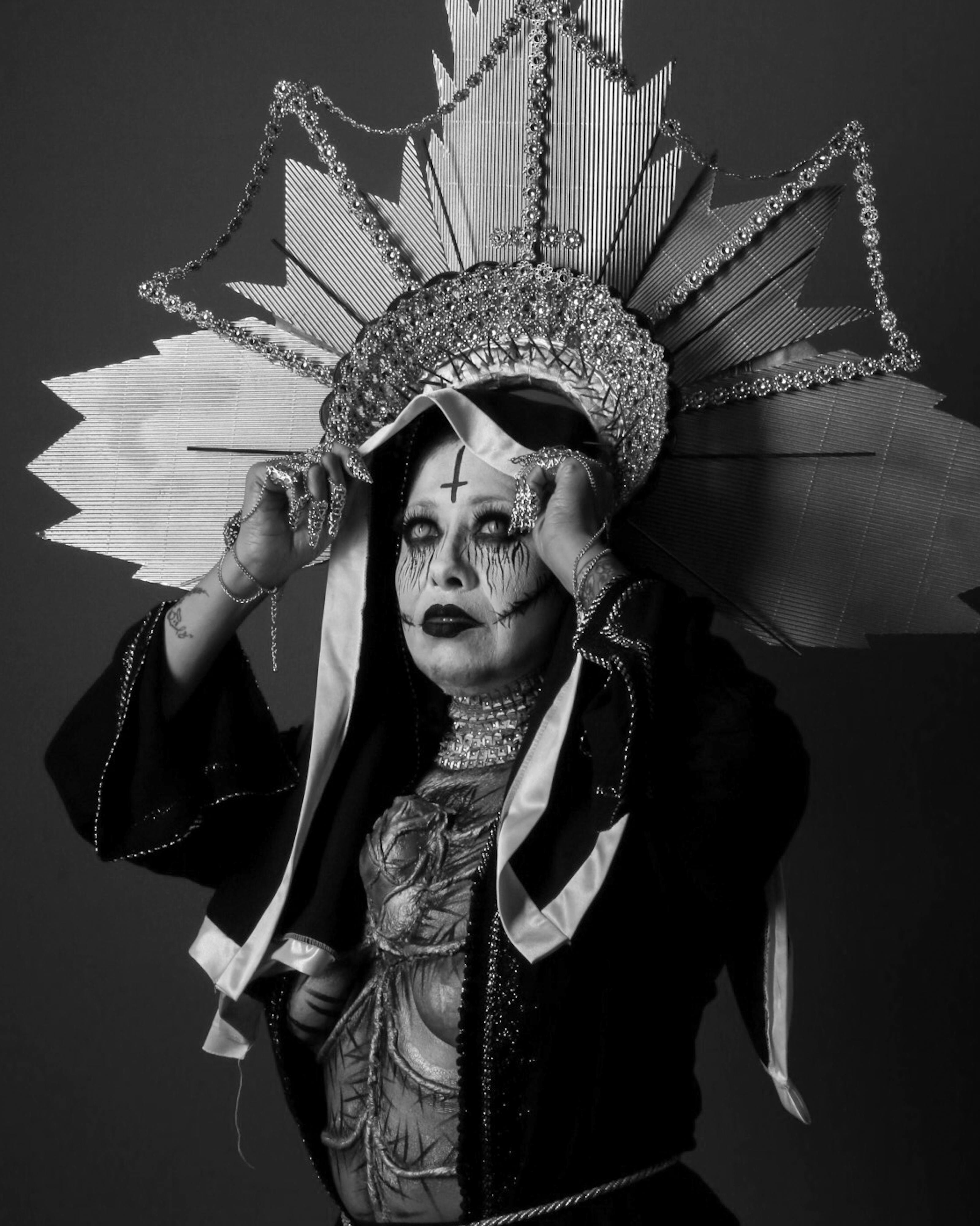 Ücretsiz Süslü Başlıklı Dramatik Kostüm Stok Fotoğraflar