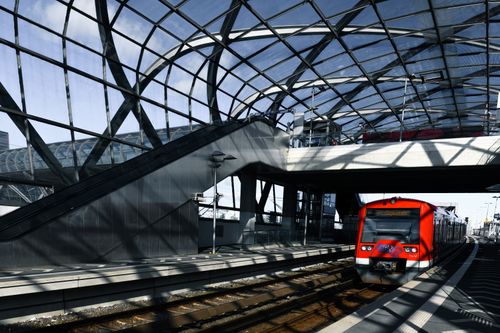 Free Explore the modern design of the Elbbrücken station in Hamburg, featuring stunning glass architecture. Stock Photo