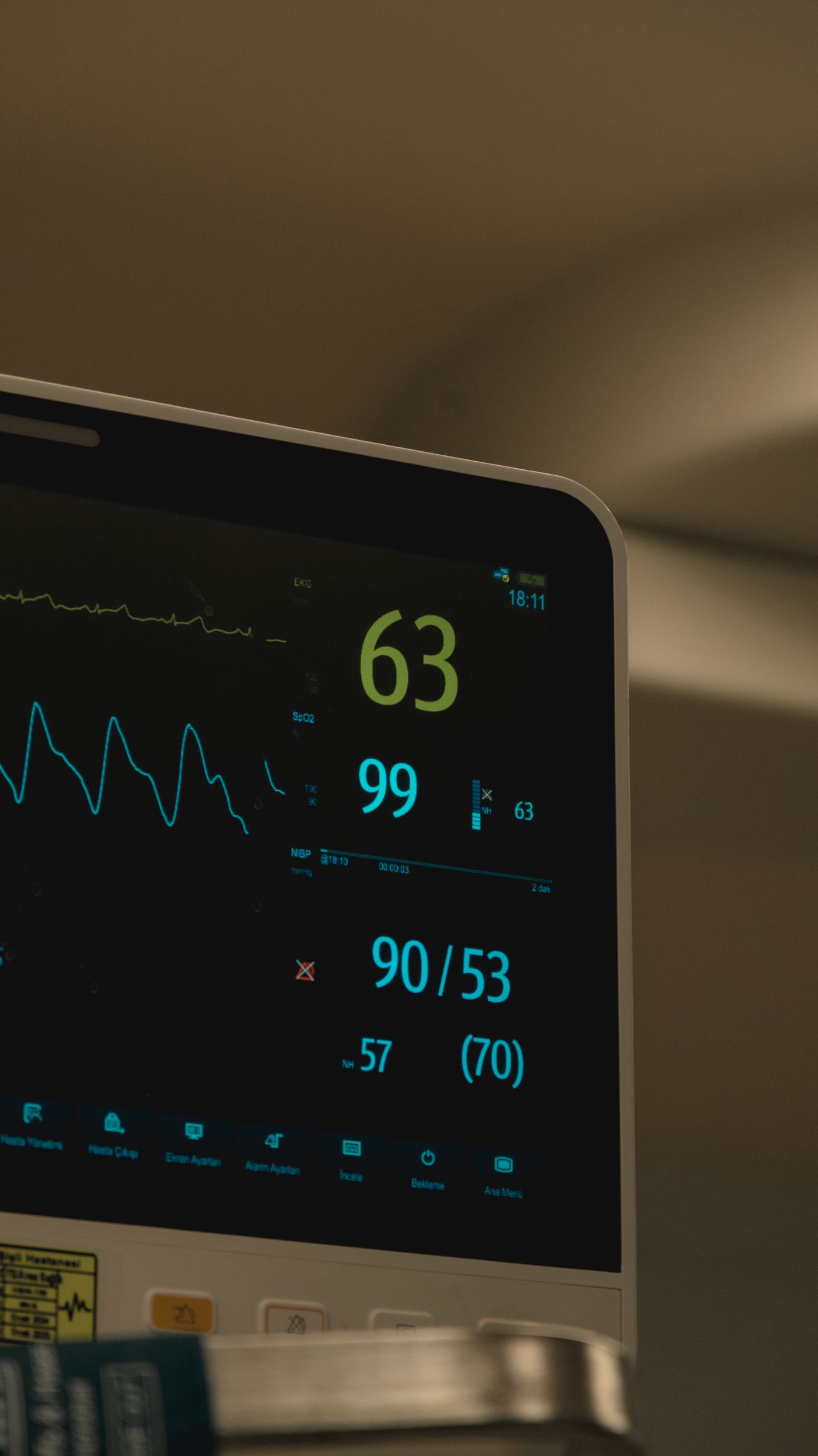 Medical diagnostic monitoring equipment