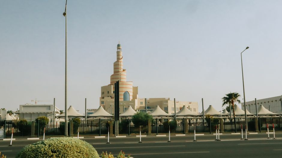 Sécurité à Al Sadd, Doha : sûreté, règles culturelles et numéros d'urgence