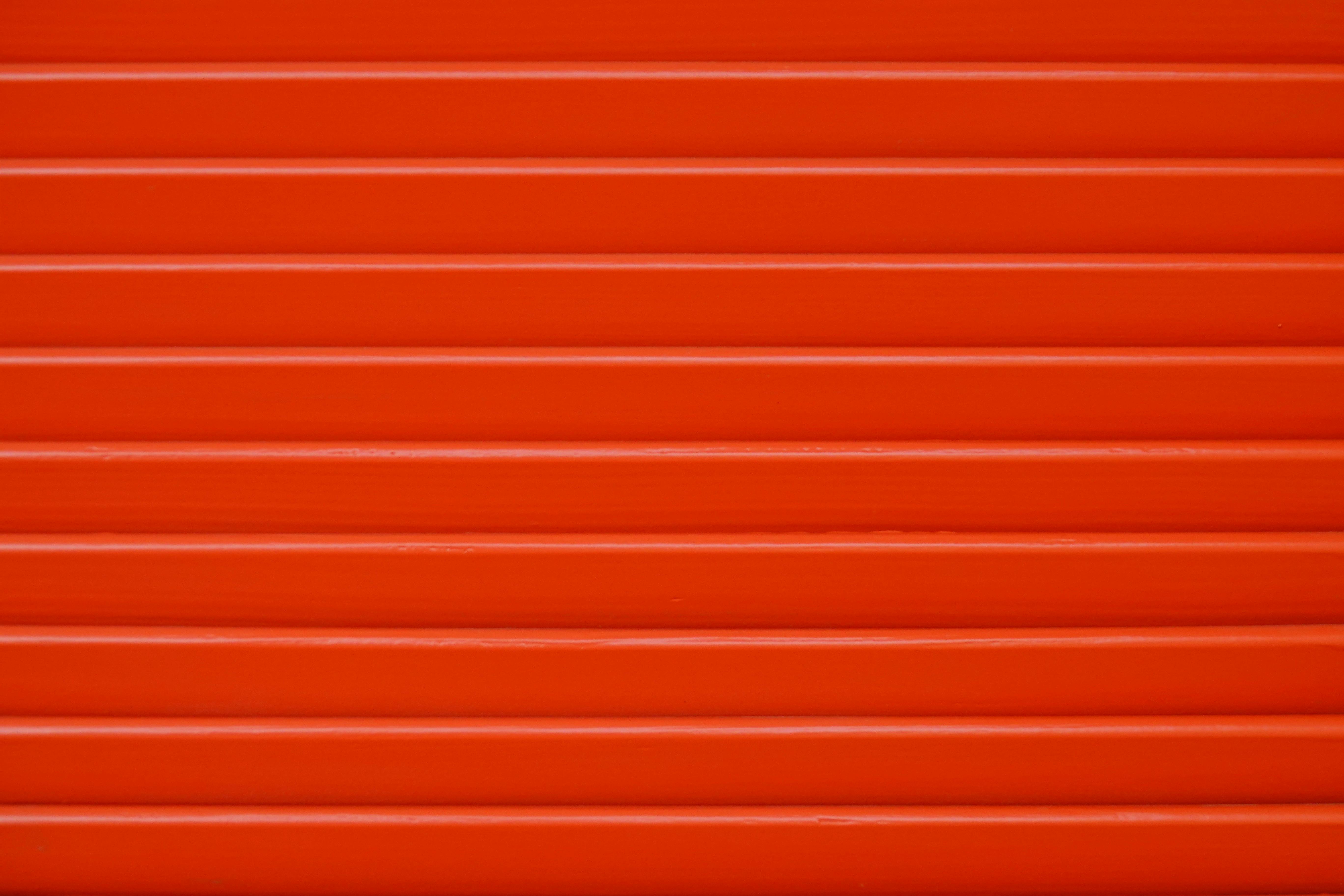 Gratis Primer Plano De Una Superficie Metálica Texturizada De Color Rojo Vibrante Foto de stock