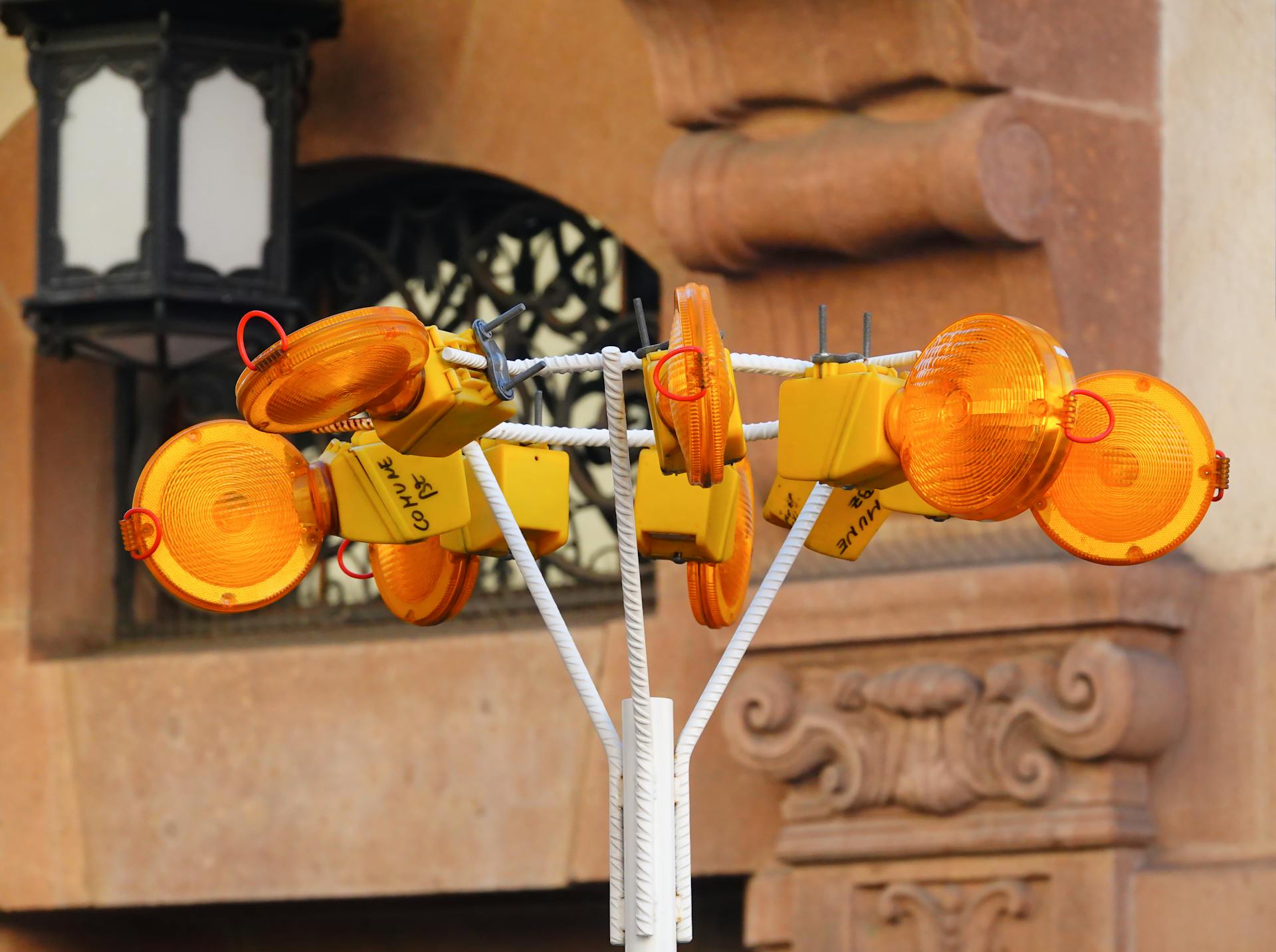 Safety Warning Lights in Bozen Street