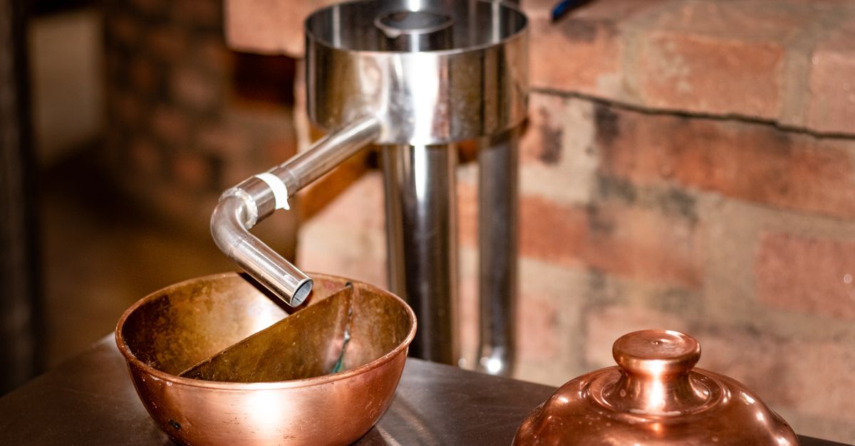 Les Secrets des Distillateurs : Comment Fabriquer des Liqueurs Artisanales
