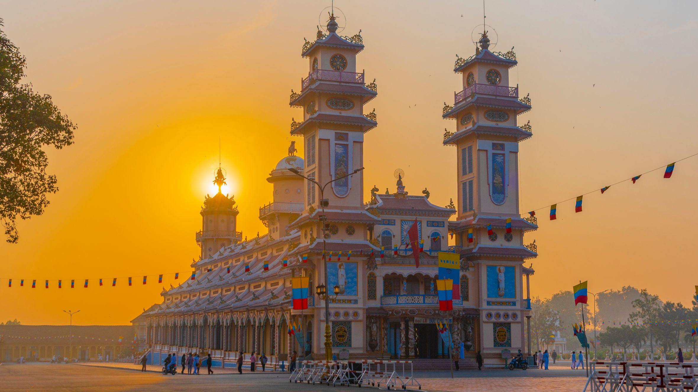 Stunning view of Cao Dai Temple during sunset in Tây Ninh, Vietnam, showcasing its unique architecture.