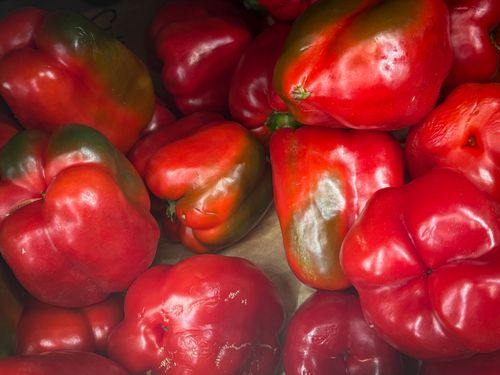 Free Pile of fresh red bell peppers showcasing vibrant colors and textures. Stock Photo