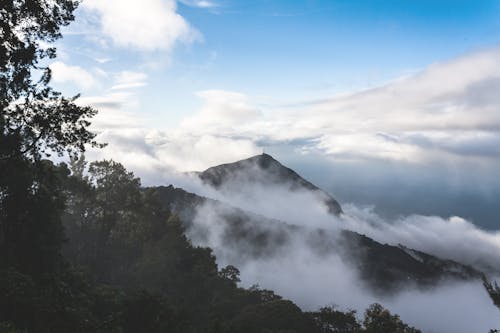 Безкоштовне стокове фото на тему «блакитне небо, вершина гори, гора»