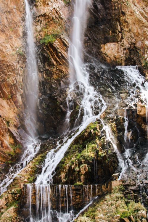 Free Stunning waterfall cascading over rugged rocks, captured in a dynamic landscape shot. Stock Photo